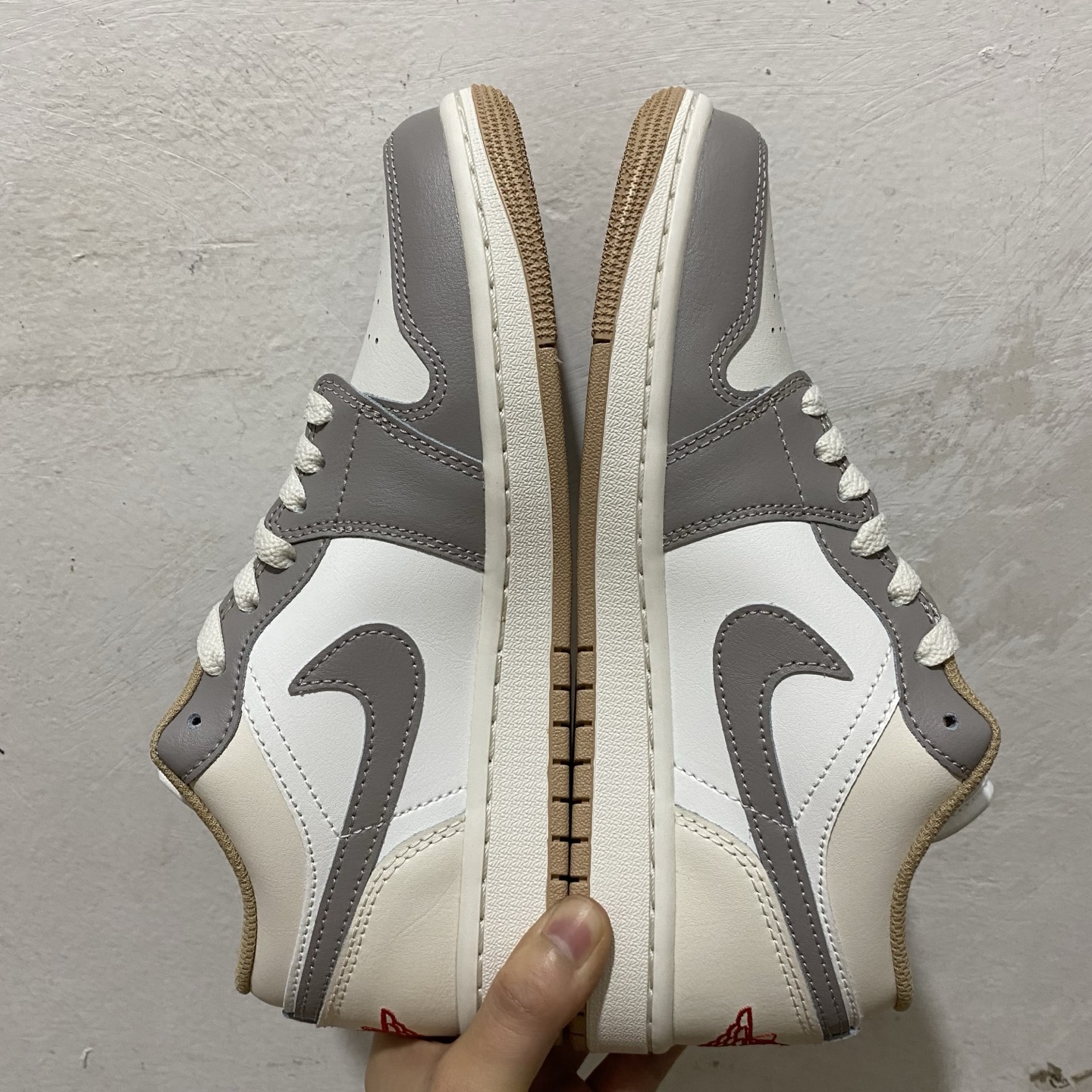  AJ1Mid 低帮 米灰！
市售最强底帮！天花板品质！
市面唯一正确版本 全鞋正品原材料 
尺码36-