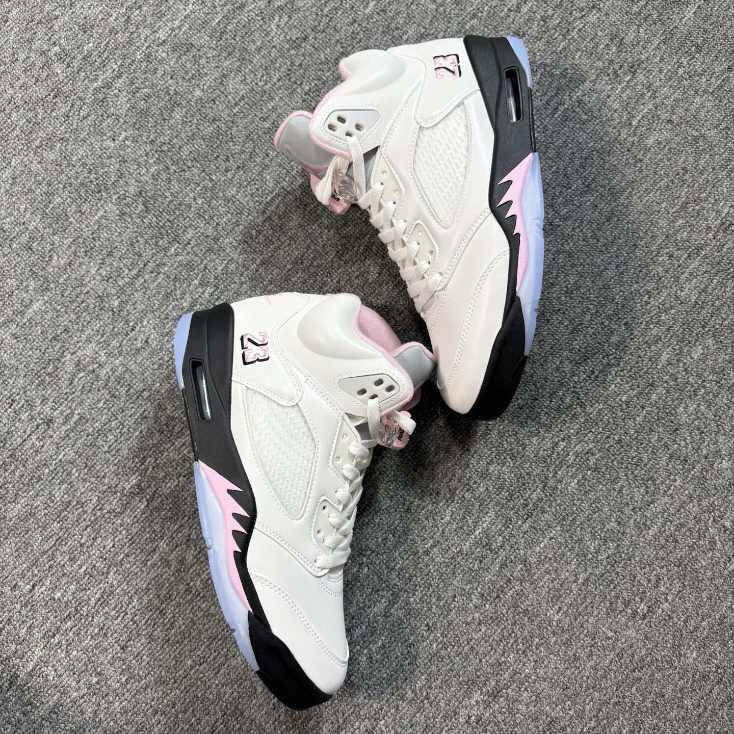 ♨️东莞裁片版本 2026年开年重磅福利特价！aj5白粉 42.5-48.5齐 售前 售后三包到底，品质