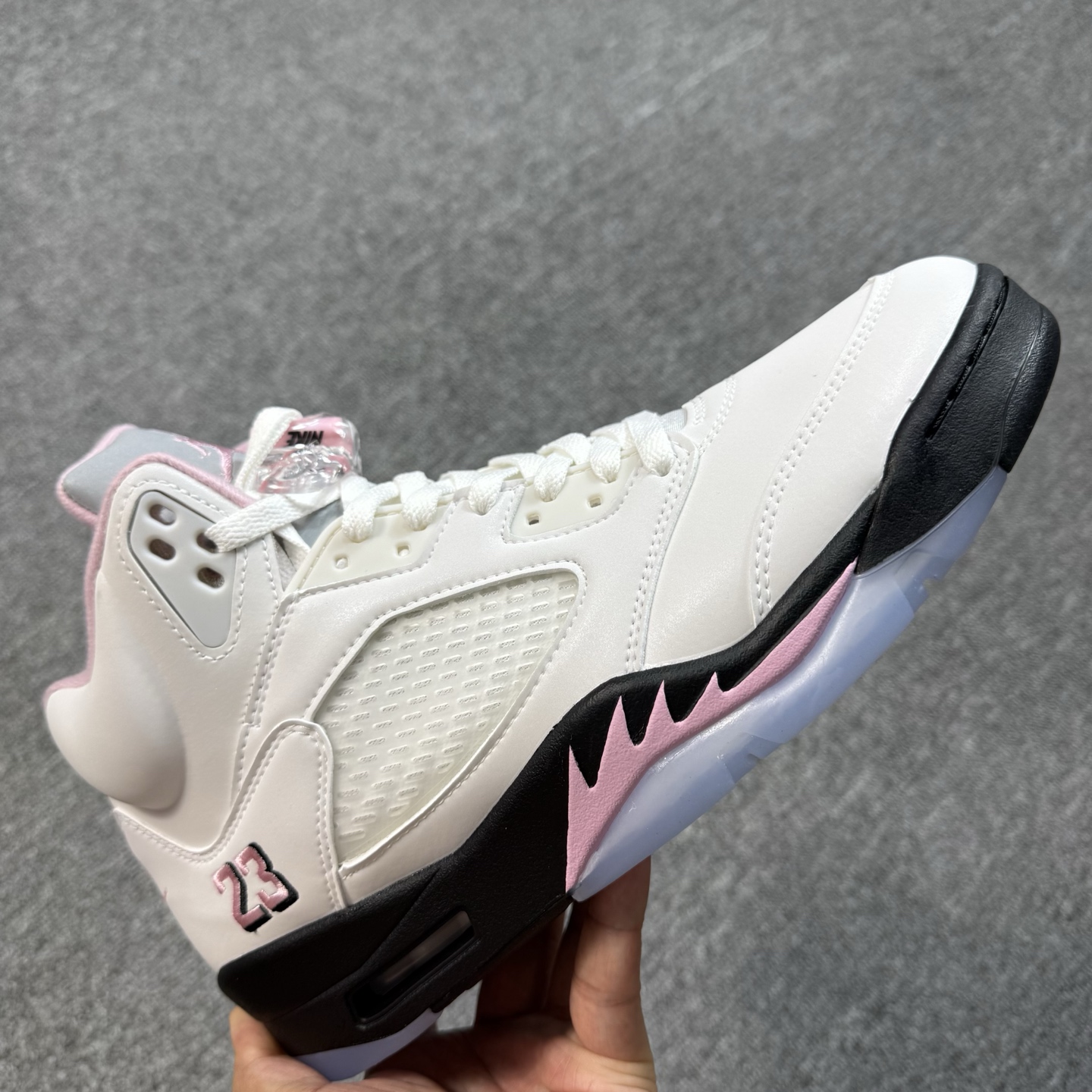 ♨️东莞裁片版本 2026年开年重磅福利特价！aj5白粉 42.5-48.5齐 售前 售后三包到底，品质