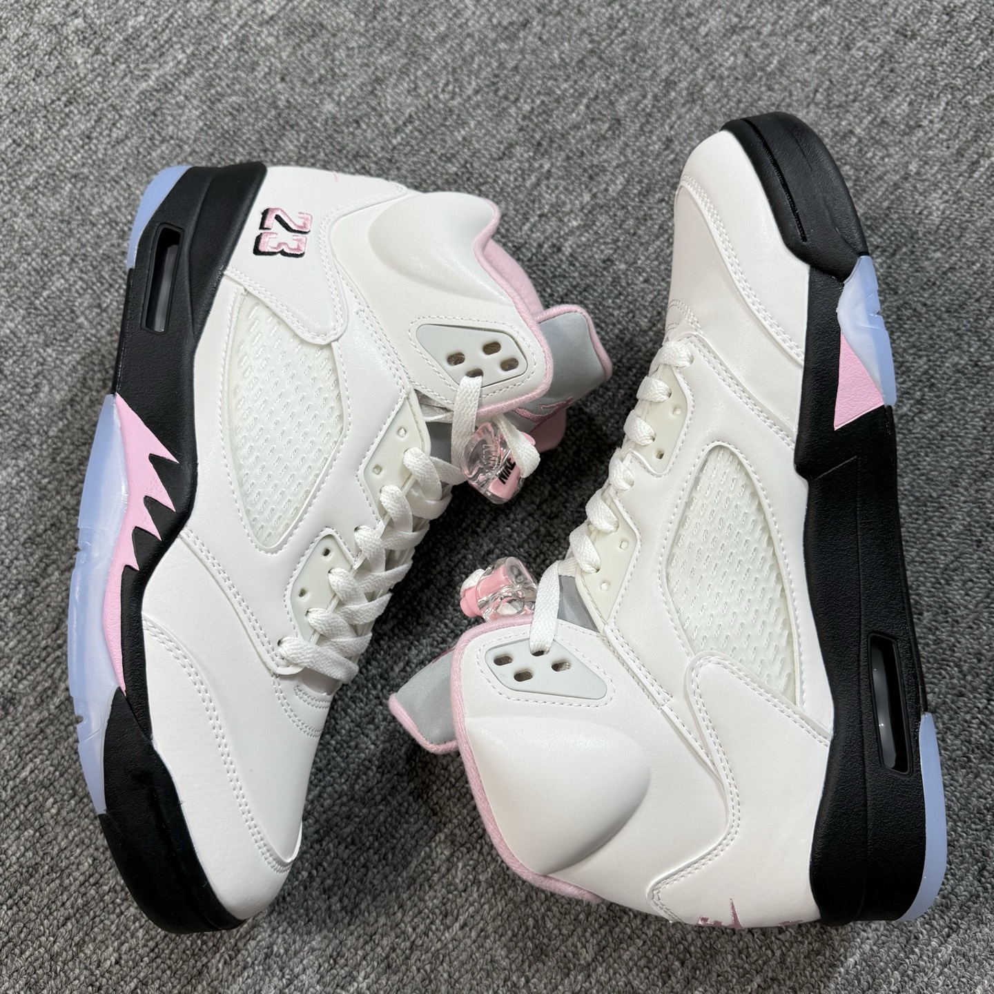 ♨️东莞裁片版本 2026年开年重磅福利特价！aj5白粉 42.5-48.5齐 售前 售后三包到底，品质