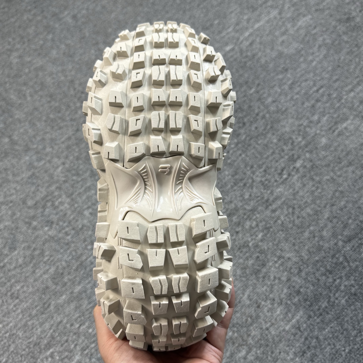 特价福利 市场顶级 纯原版本！巴黎世家轮胎鞋米色！尺码35-46全码齐 ♨️偏大一个尺码