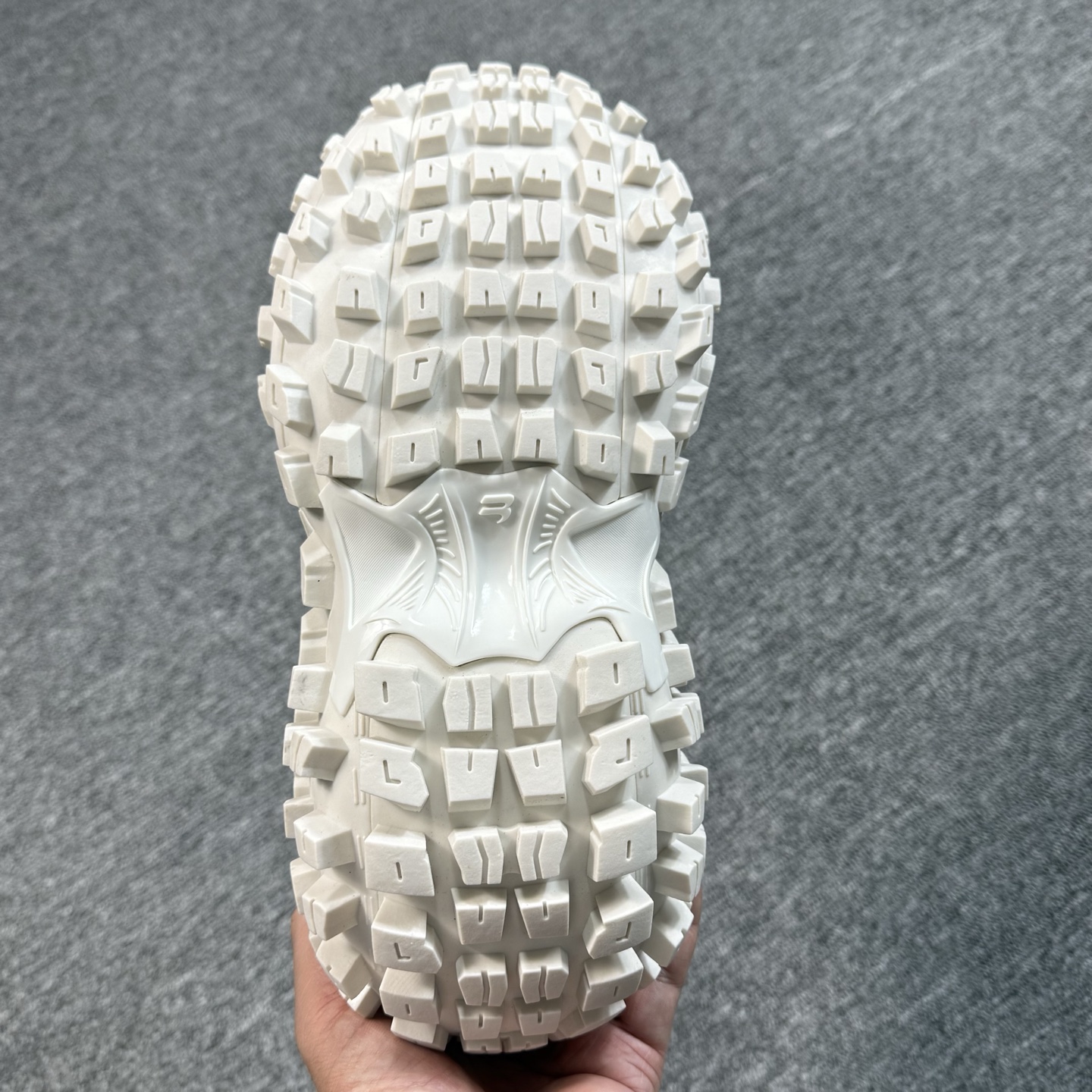 特价福利 市场顶级 纯原版本！巴黎世家轮胎鞋白黑！尺码35-46全码齐 ♨️偏大一个尺码