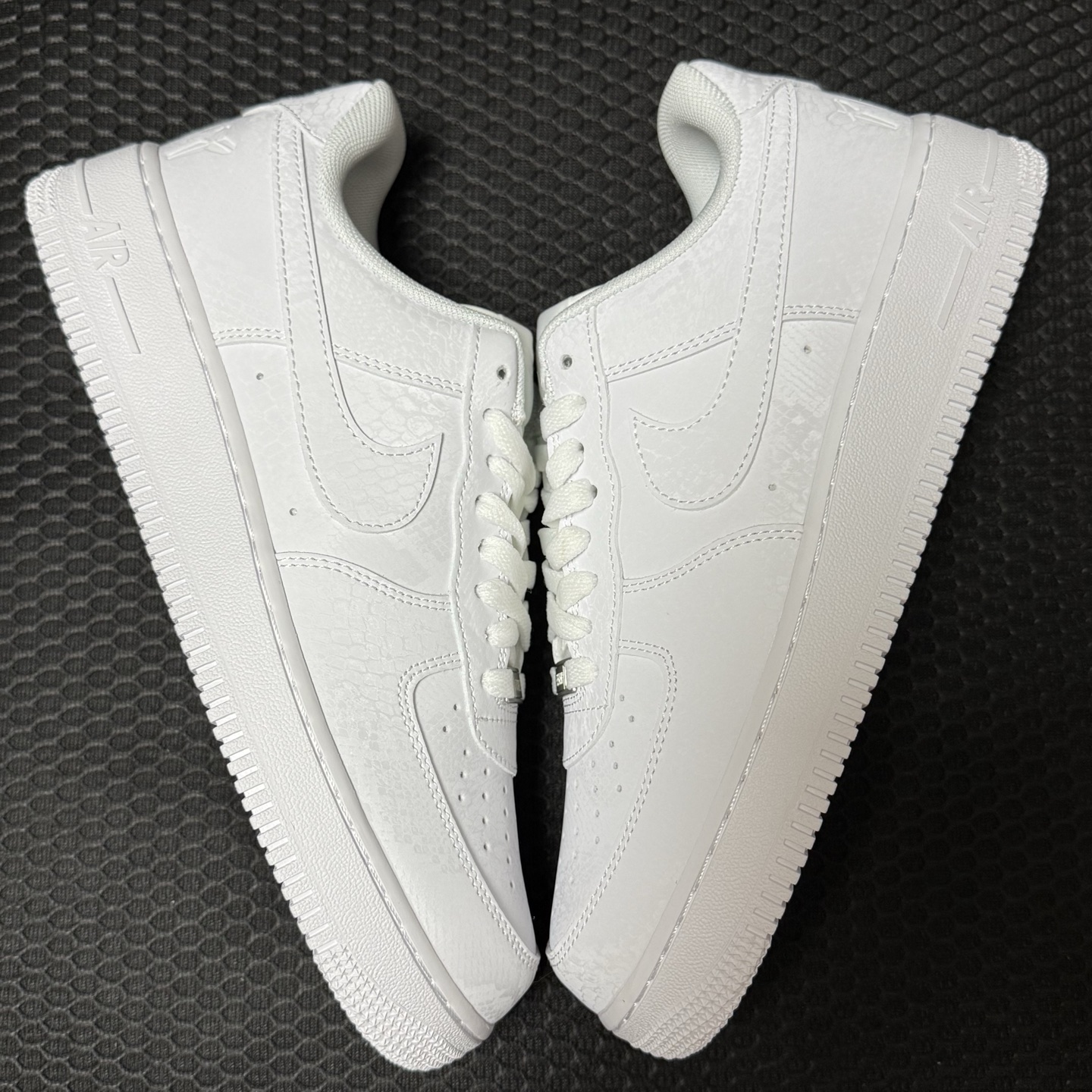 重磅特价♨️双十一感恩回馈 空军科比联名白色 市场顶级品质之一🉐尺码39-46全码齐！货号IB0018-