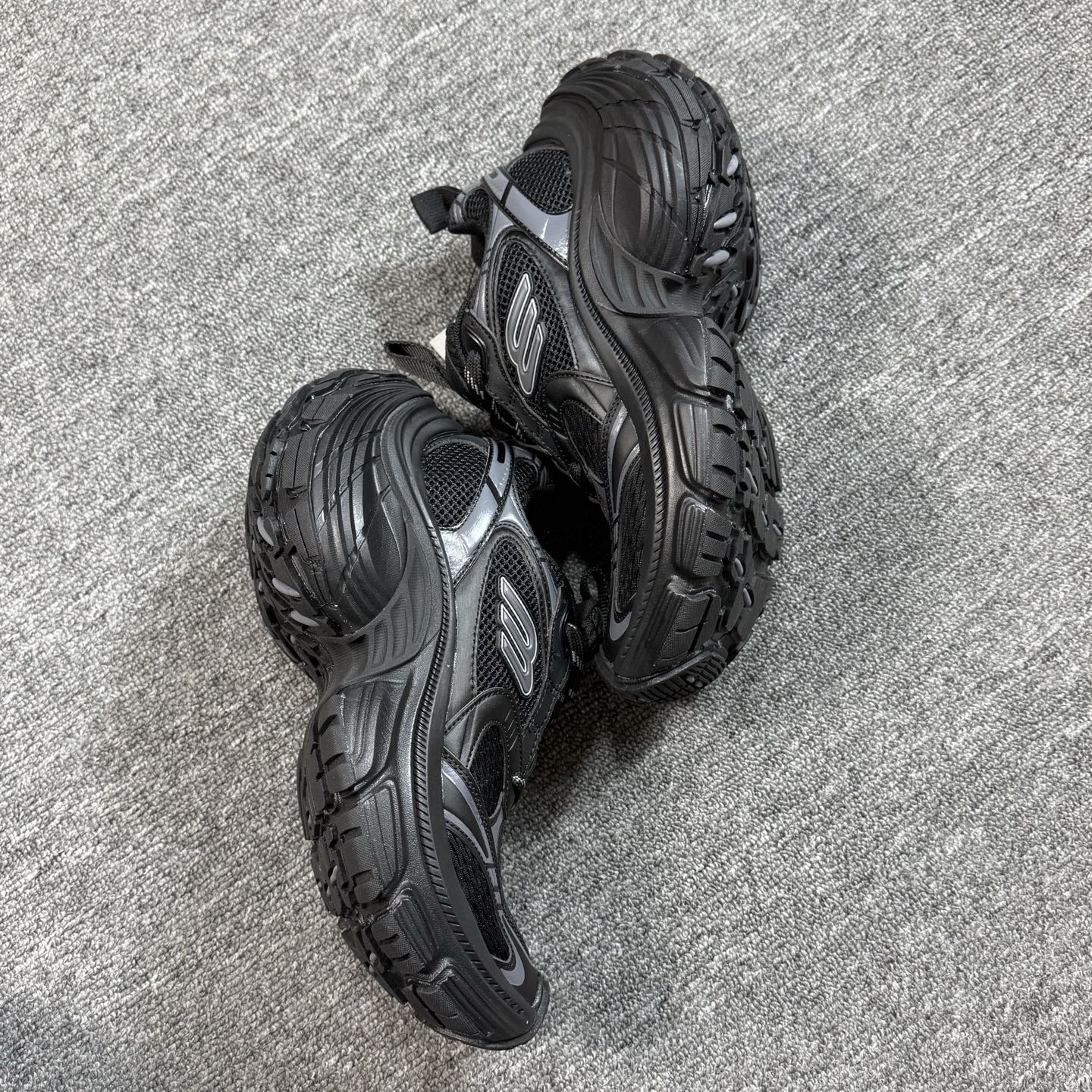 ♨️♨️重磅特价 双十一重磅特价！市场知名版本 巴黎世家10XL 没有华丽文案说词，只有实打实的价格回馈