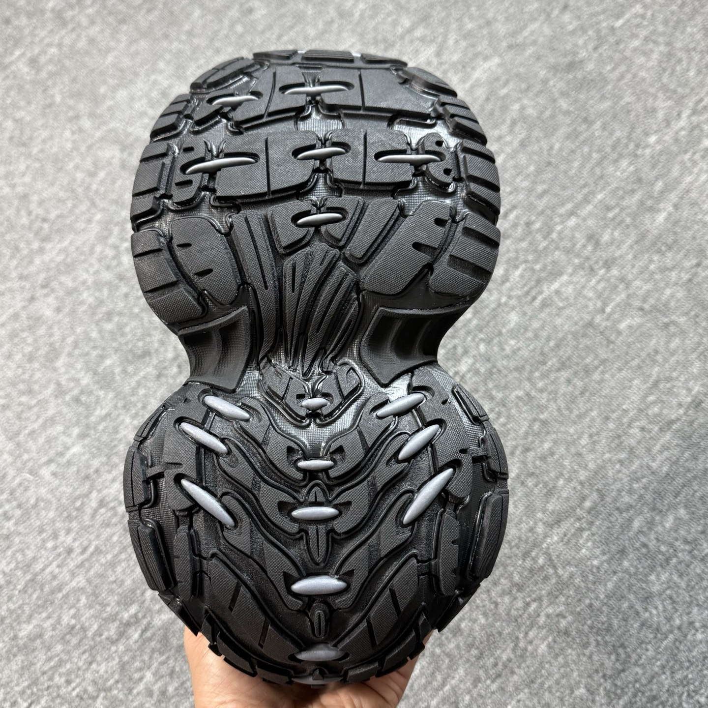 ♨️♨️重磅特价 双十一重磅特价！市场知名版本 巴黎世家10XL 没有华丽文案说词，只有实打实的价格回馈