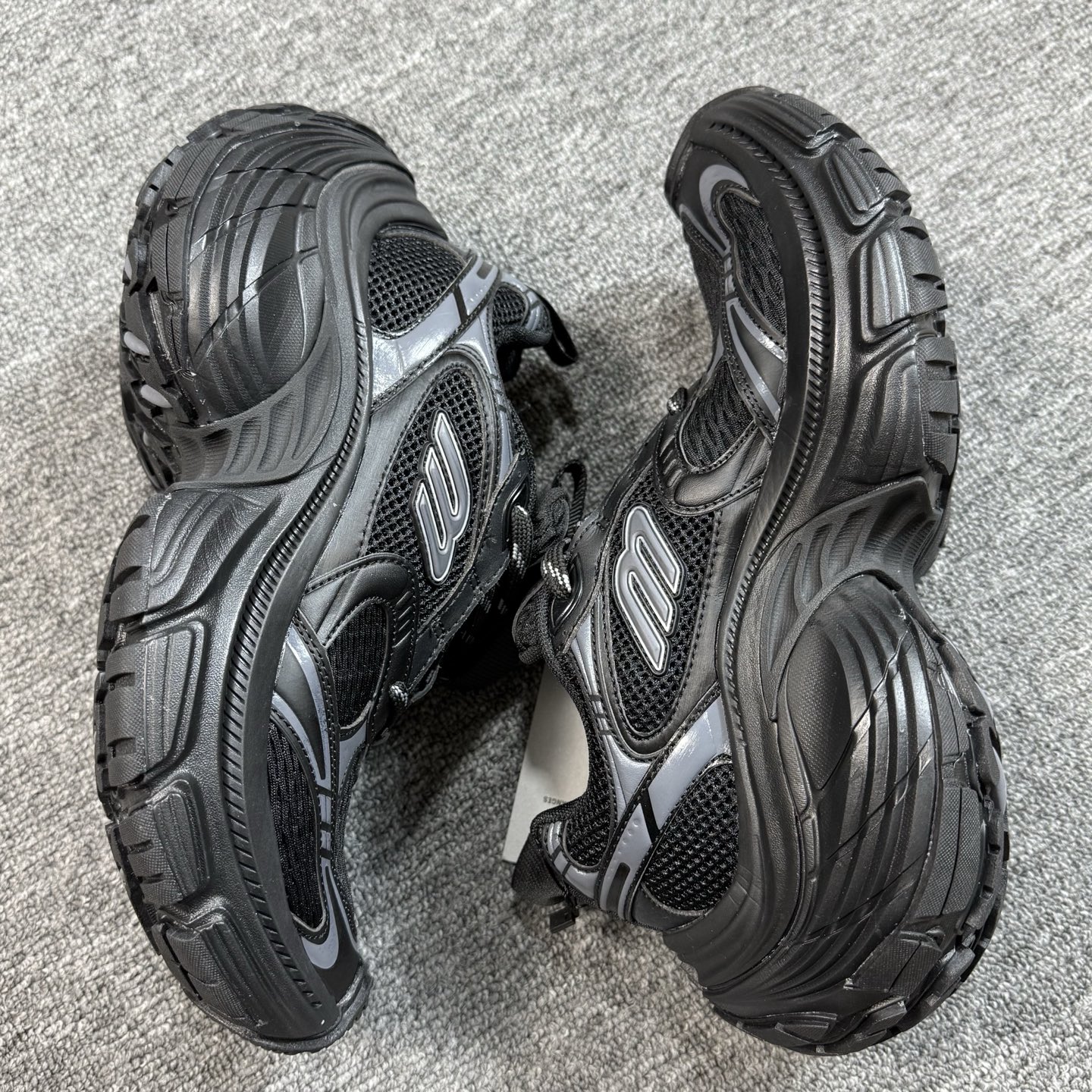 ♨️♨️重磅特价 双十一重磅特价！市场知名版本 巴黎世家10XL 没有华丽文案说词，只有实打实的价格回馈