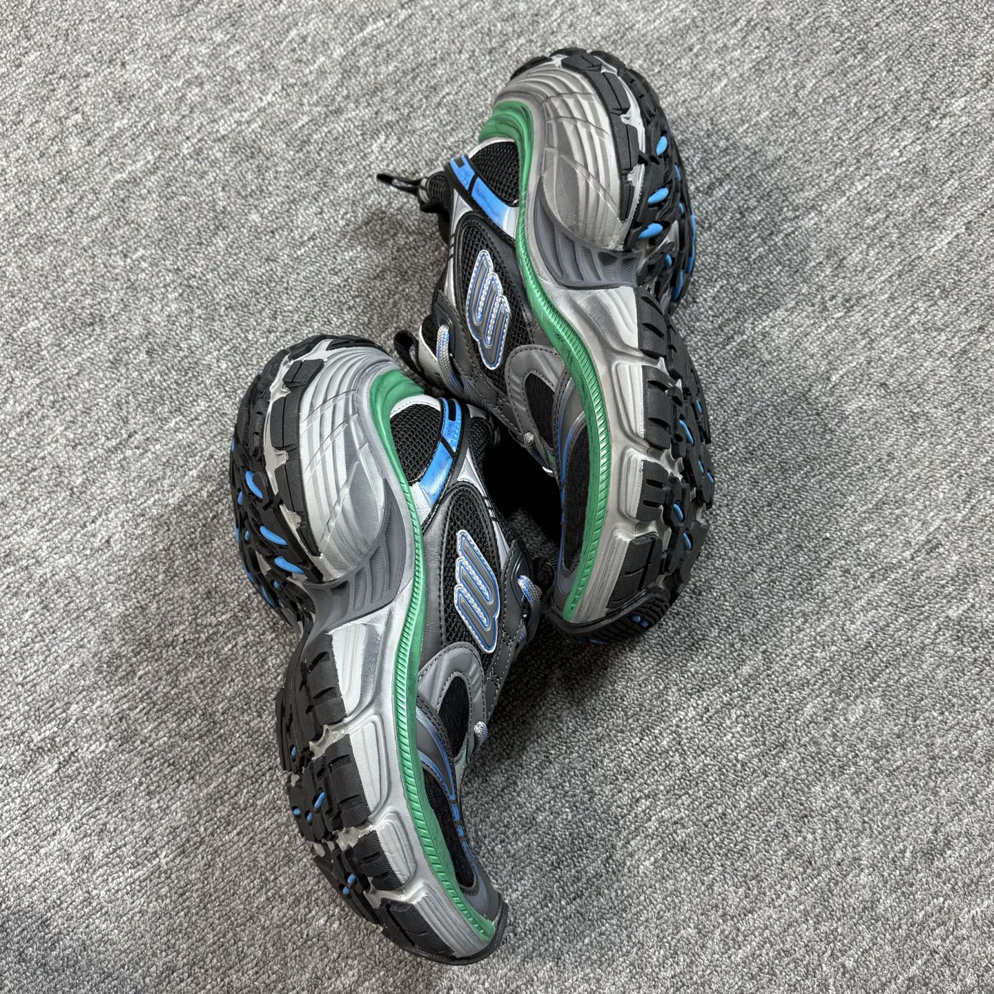 ♨️♨️♨️重磅特价 双十一重磅特价！市场知名版本 巴黎世家10XL 没有华丽文案说词，只有实打实的价格