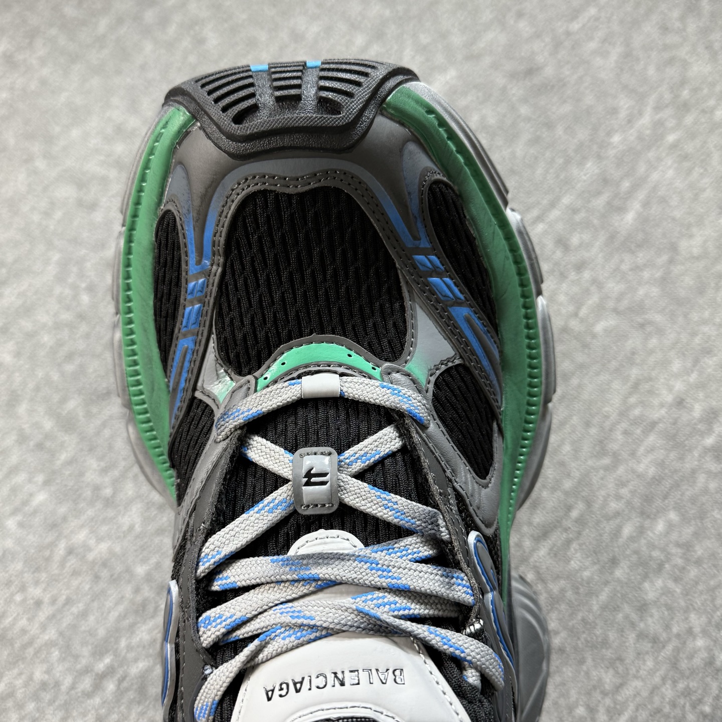 ♨️♨️♨️重磅特价 双十一重磅特价！市场知名版本 巴黎世家10XL 没有华丽文案说词，只有实打实的价格