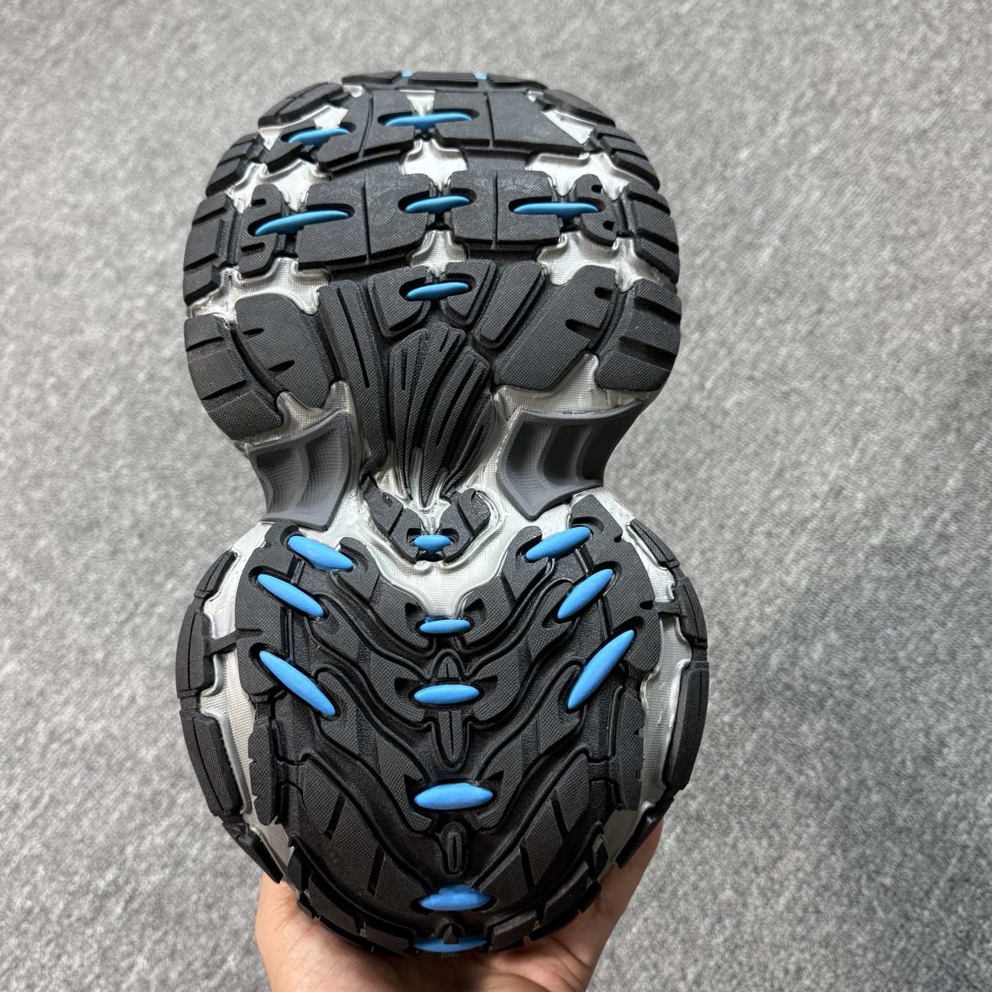 ♨️♨️♨️重磅特价 双十一重磅特价！市场知名版本 巴黎世家10XL 没有华丽文案说词，只有实打实的价格