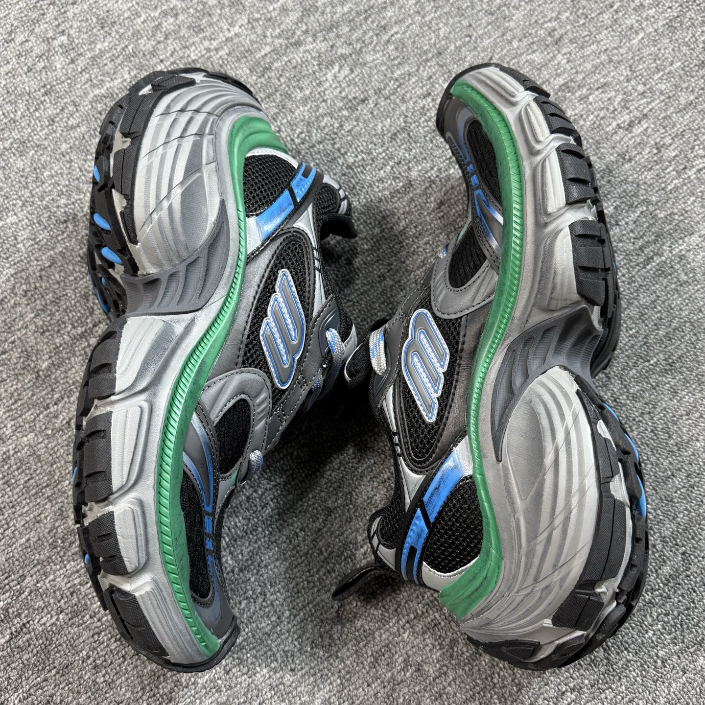 ♨️♨️♨️重磅特价 双十一重磅特价！市场知名版本 巴黎世家10XL 没有华丽文案说词，只有实打实的价格