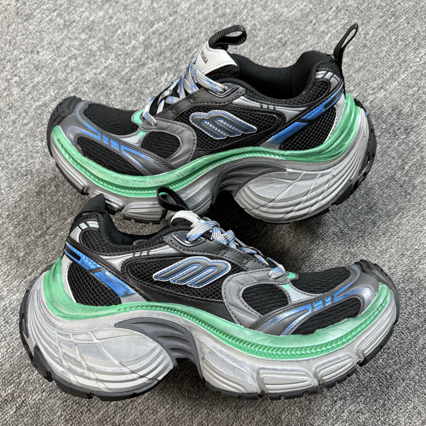 ♨️♨️♨️重磅特价 双十一重磅特价！市场知名版本 巴黎世家10XL 没有华丽文案说词，只有实打实的价格