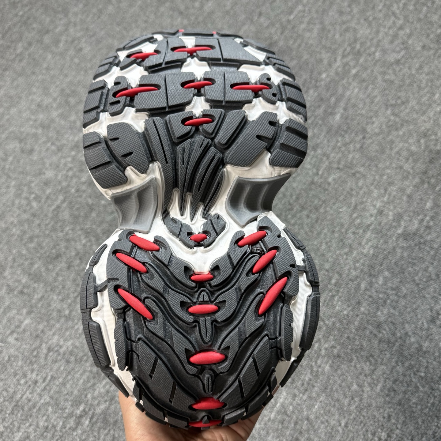 ♨️♨️♨️重磅特价 双十一重磅特价！市场知名版本 巴黎世家10XL 没有华丽文案说词，只有实打实的价格