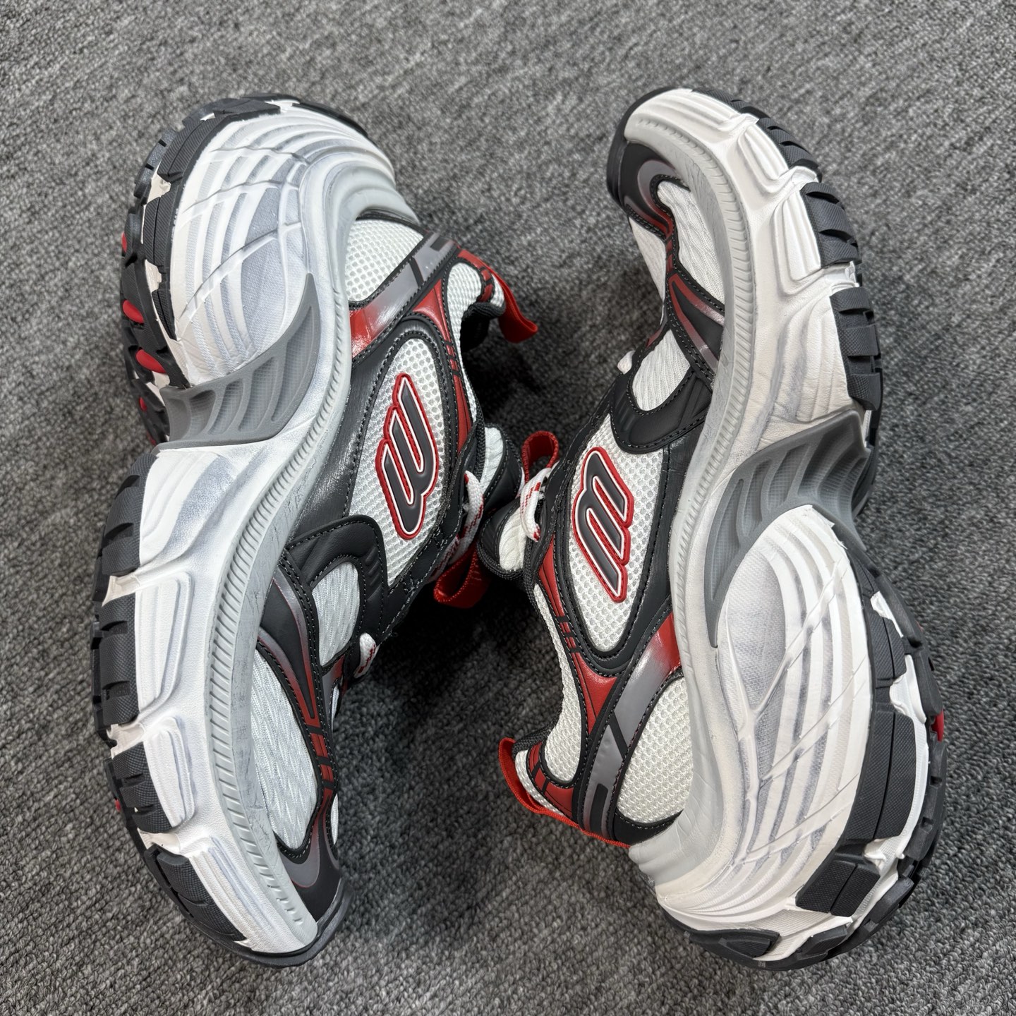 ♨️♨️♨️重磅特价 双十一重磅特价！市场知名版本 巴黎世家10XL 没有华丽文案说词，只有实打实的价格