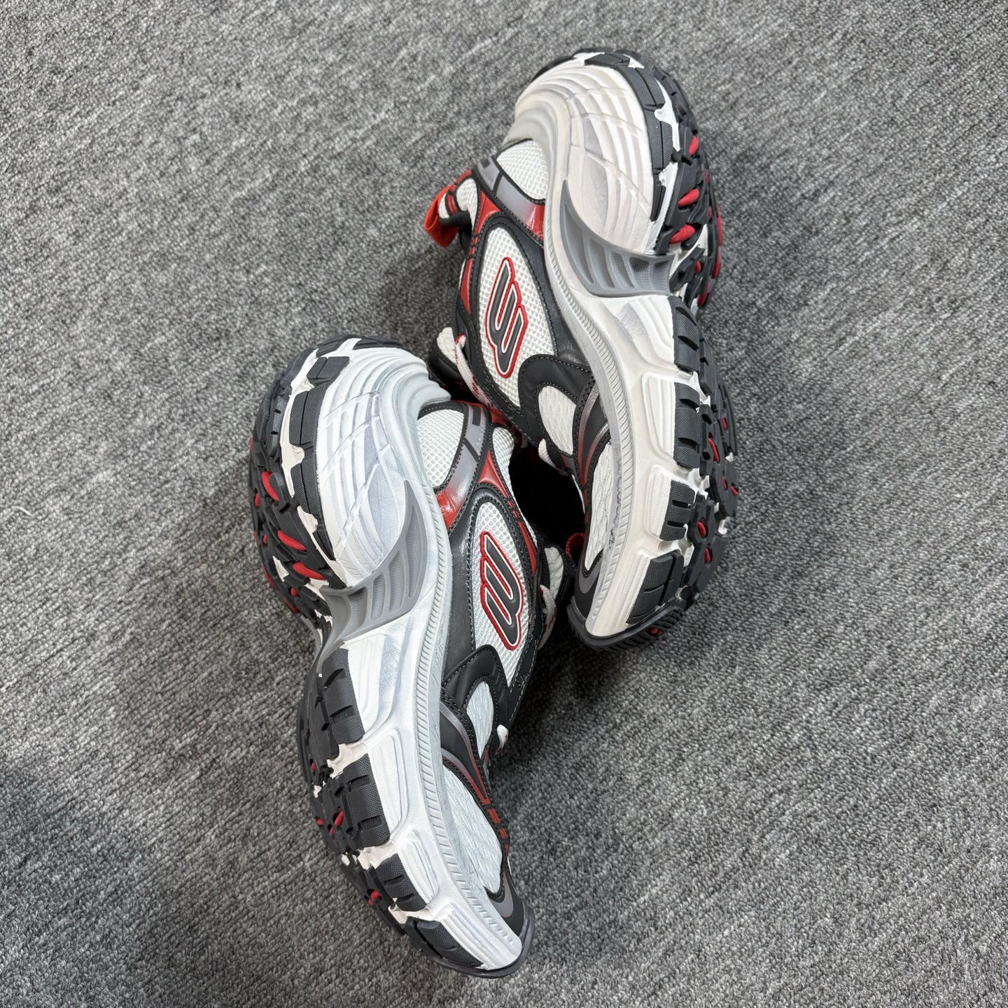 ♨️♨️♨️重磅特价 双十一重磅特价！市场知名版本 巴黎世家10XL 没有华丽文案说词，只有实打实的价格