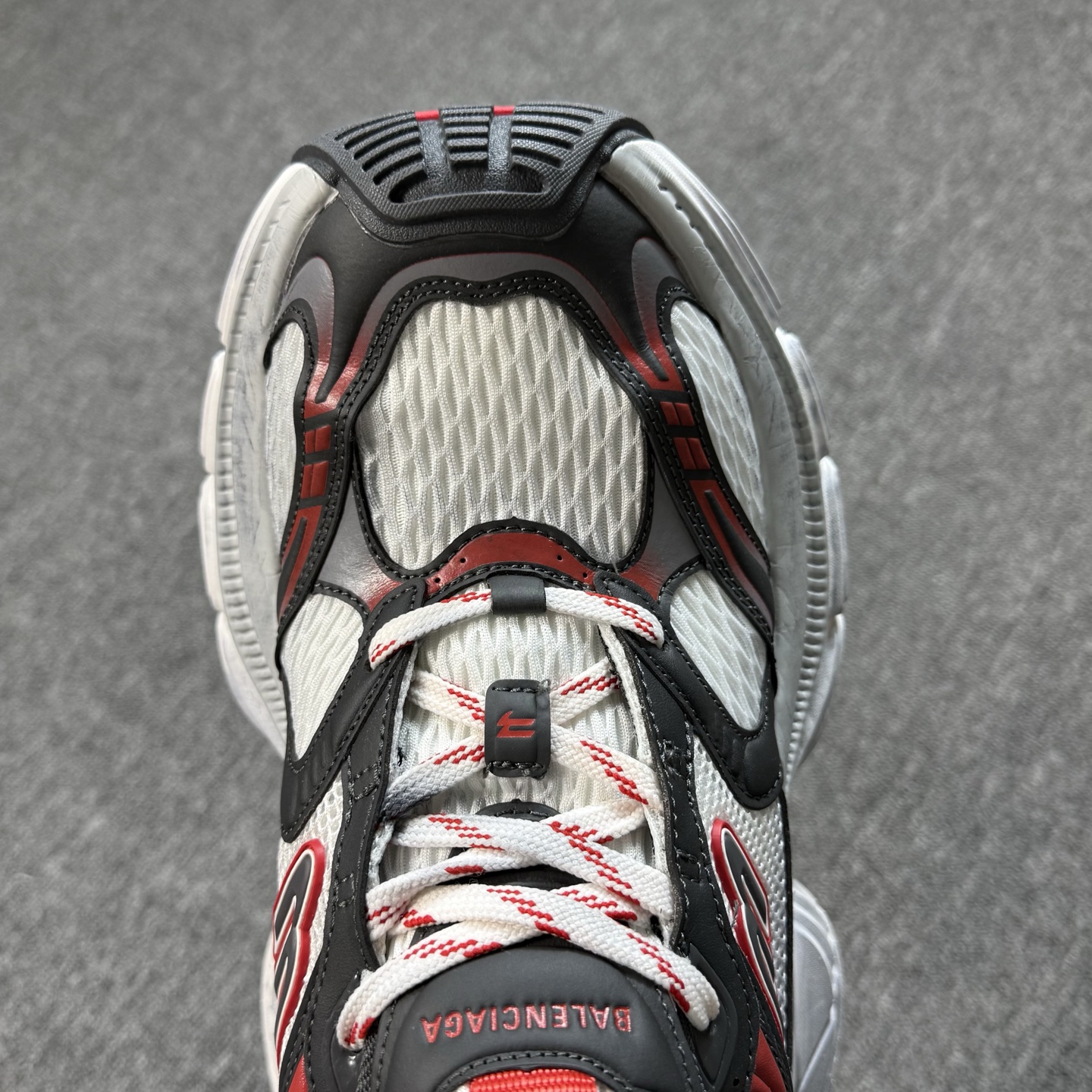 ♨️♨️♨️重磅特价 双十一重磅特价！市场知名版本 巴黎世家10XL 没有华丽文案说词，只有实打实的价格