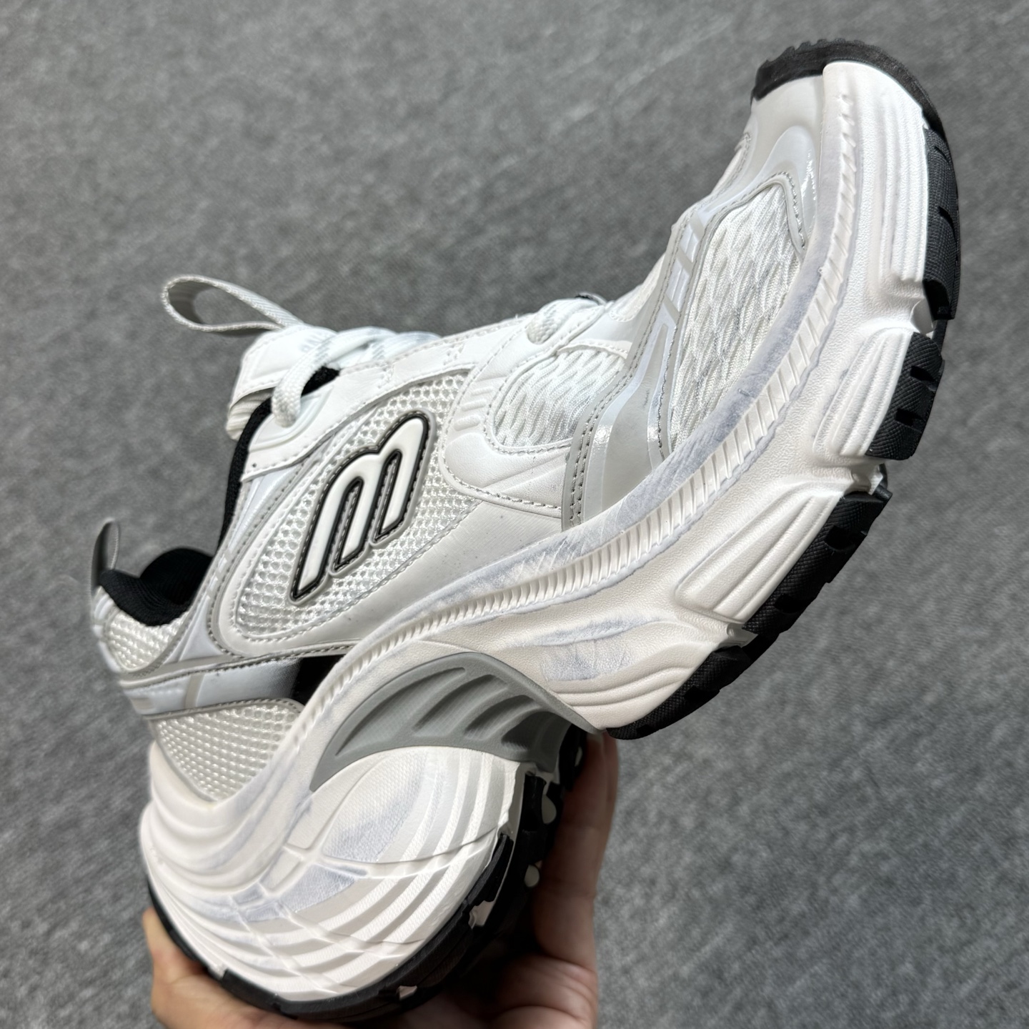 重磅特价双十一重磅特价！市场知名版本 巴黎世家10XL 没有华丽文案说词，只有实打实的价格回馈！尺码35