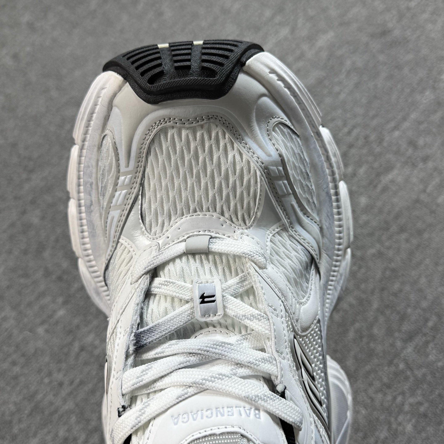 重磅特价双十一重磅特价！市场知名版本 巴黎世家10XL 没有华丽文案说词，只有实打实的价格回馈！尺码35