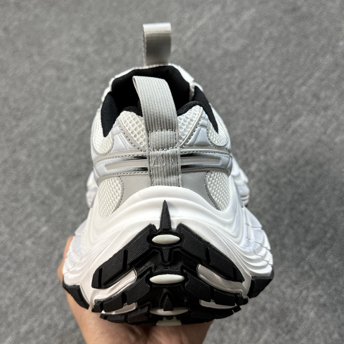 重磅特价双十一重磅特价！市场知名版本 巴黎世家10XL 没有华丽文案说词，只有实打实的价格回馈！尺码35