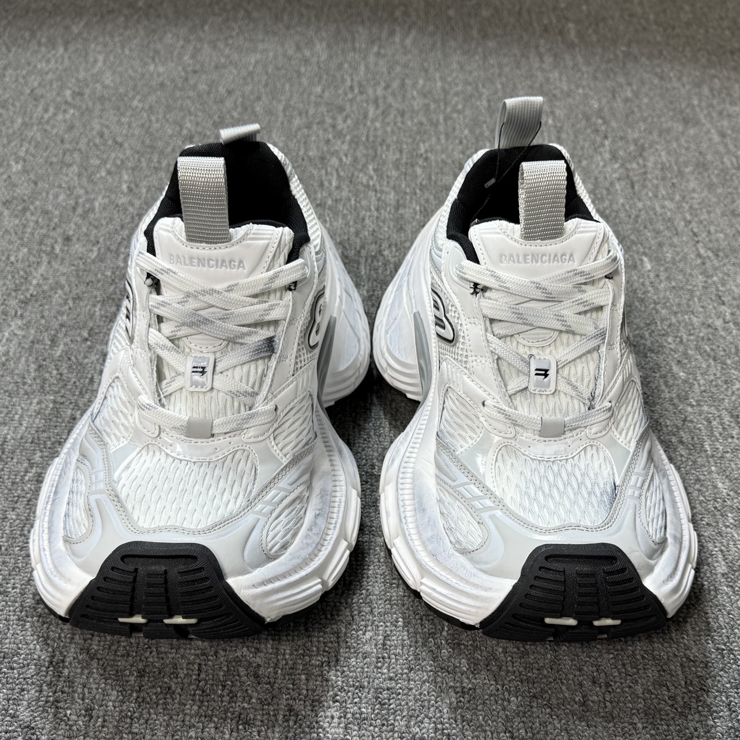 重磅特价双十一重磅特价！市场知名版本 巴黎世家10XL 没有华丽文案说词，只有实打实的价格回馈！尺码35