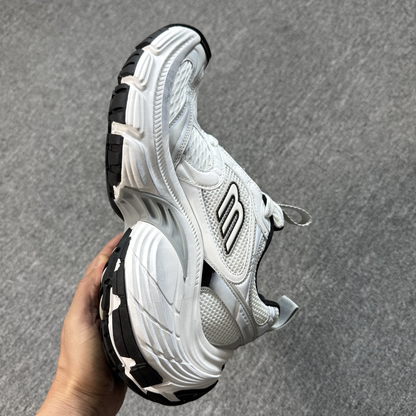 重磅特价双十一重磅特价！市场知名版本 巴黎世家10XL 没有华丽文案说词，只有实打实的价格回馈！尺码35