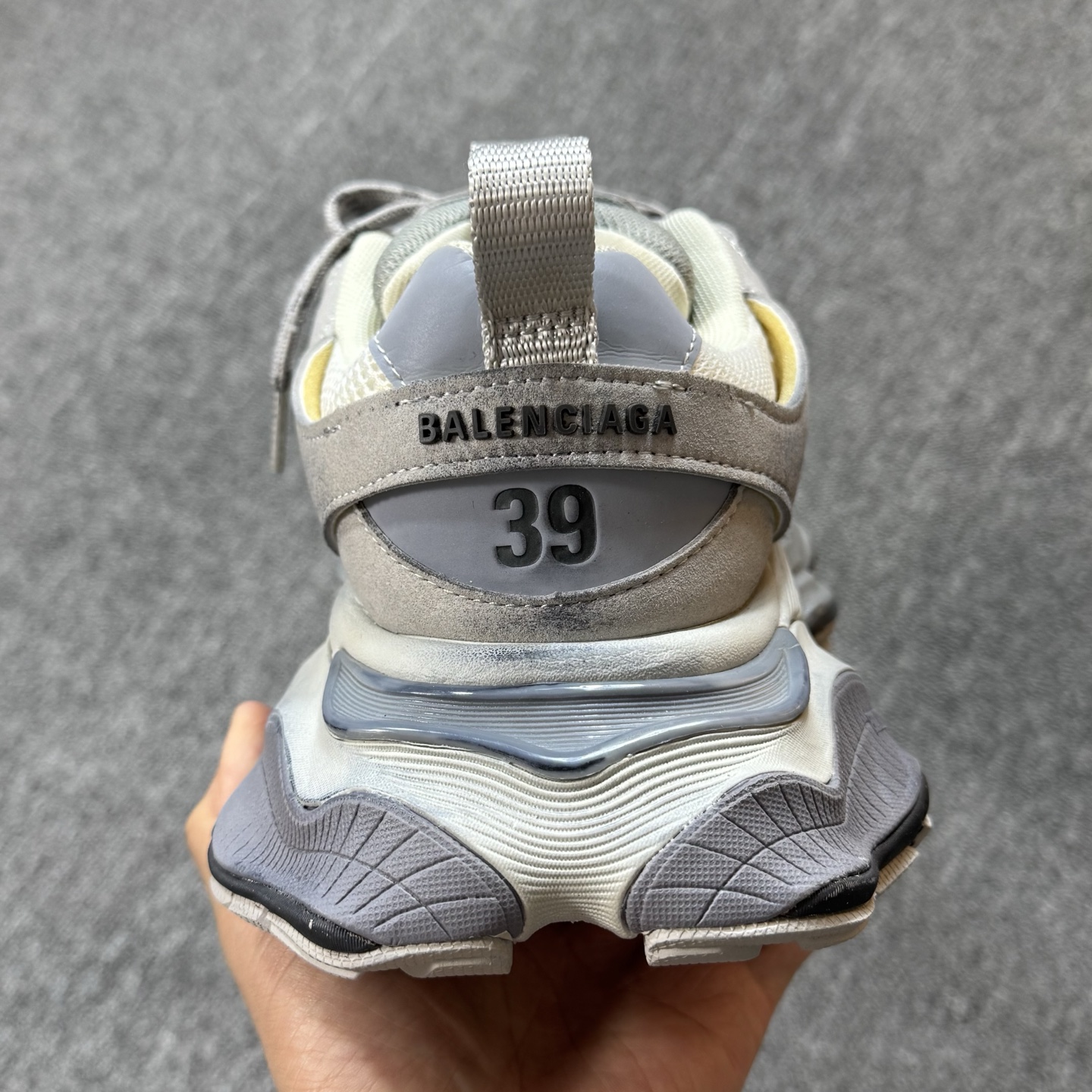 ♨️♨️特价双十一重磅特价！市场知名版本 巴黎世家11代 没有华丽文案说词，只有实打实的价格回馈！尺码3