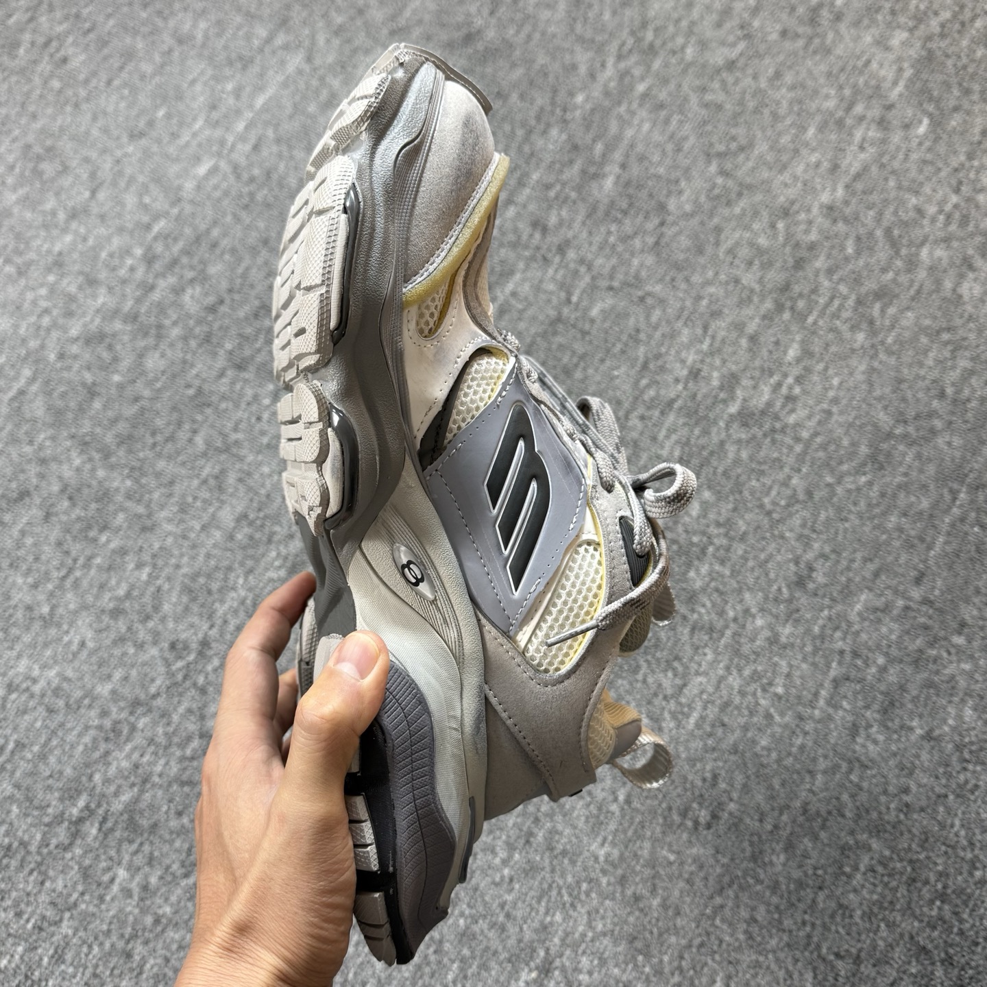 ♨️♨️特价双十一重磅特价！市场知名版本 巴黎世家11代 没有华丽文案说词，只有实打实的价格回馈！尺码3