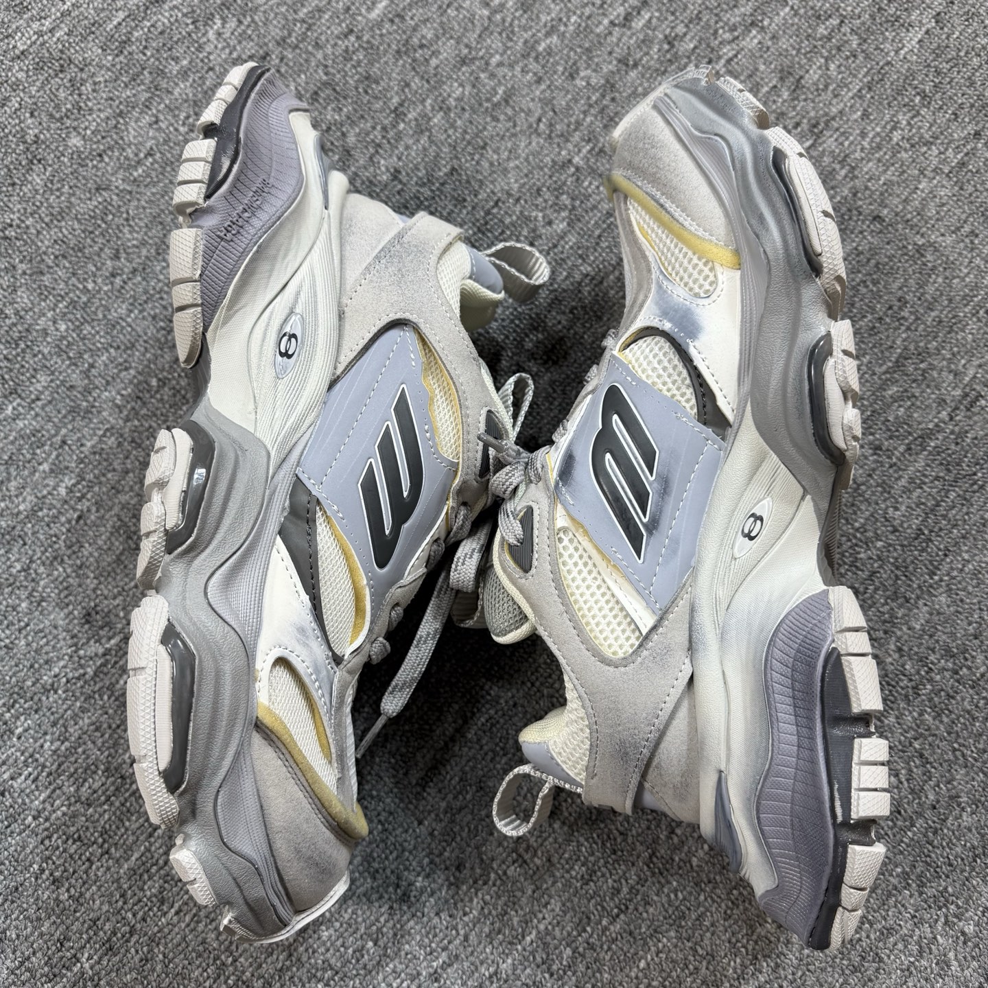 ♨️♨️特价双十一重磅特价！市场知名版本 巴黎世家11代 没有华丽文案说词，只有实打实的价格回馈！尺码3