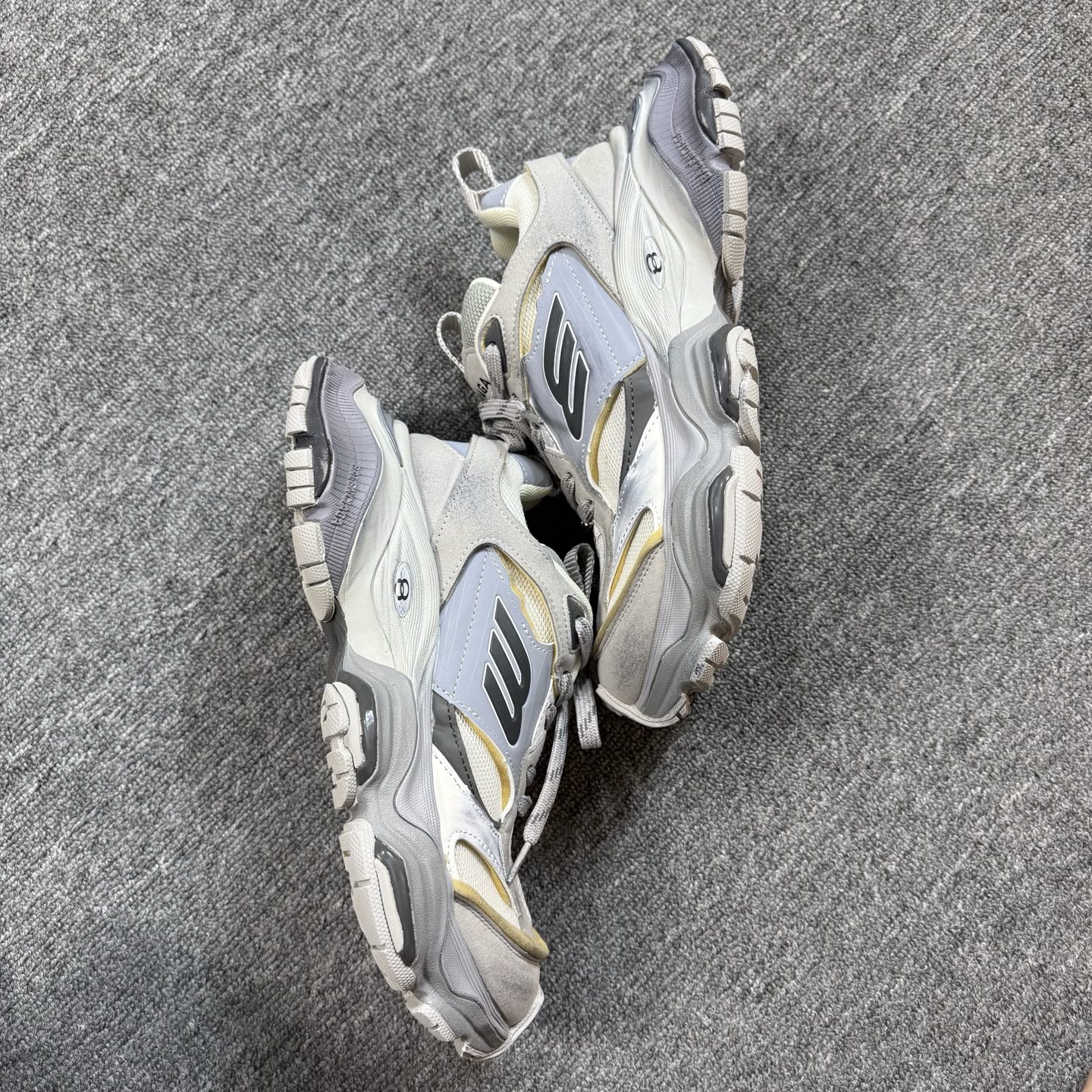 ♨️♨️特价双十一重磅特价！市场知名版本 巴黎世家11代 没有华丽文案说词，只有实打实的价格回馈！尺码3