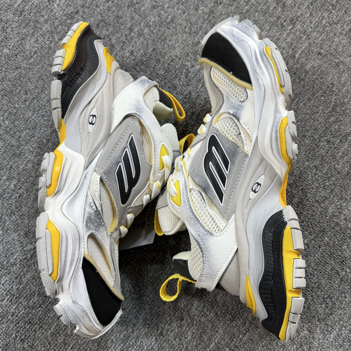 ♨️特价双十一重磅特价！市场知名版本 巴黎世家11代 没有华丽文案说词，只有实打实的价格回馈！尺码36-