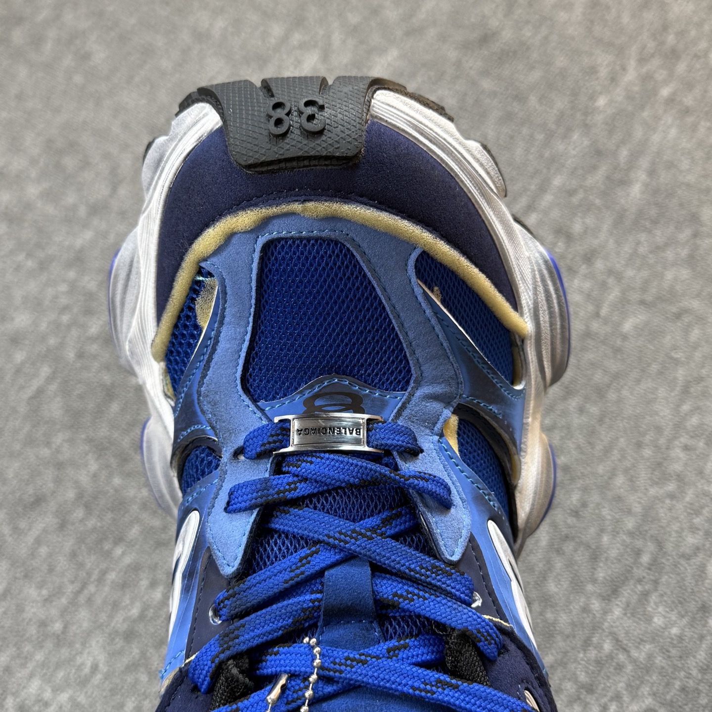 ♨️特价双十一重磅特价！市场知名版本 巴黎世家11代 没有华丽文案说词，只有实打实的价格回馈！尺码35-