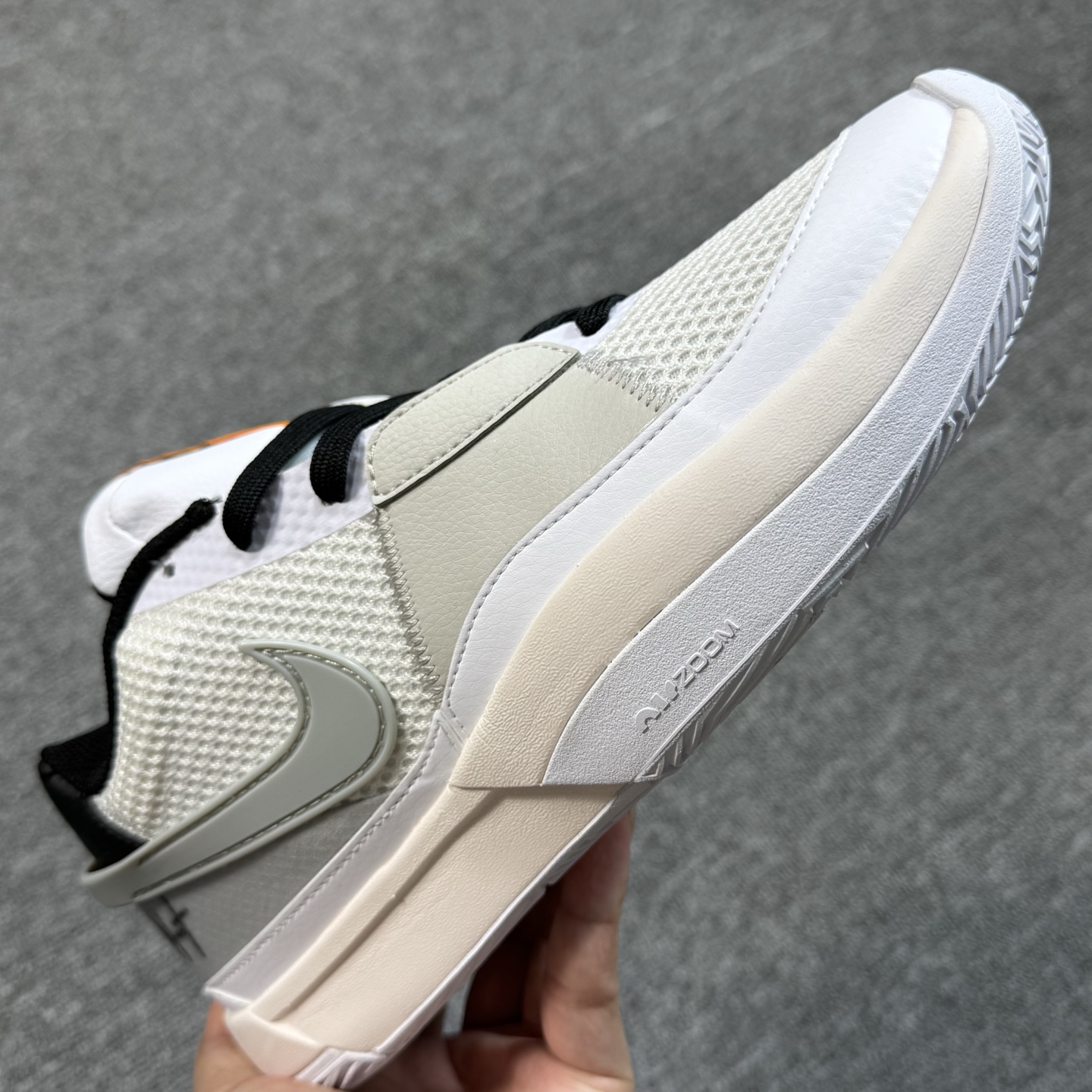 ♨️ 双十一重磅特价 市场知名版本 莫兰特 篮球鞋 白灰黑！尺码40-47齐，♨️偏小0.5-1个尺码！