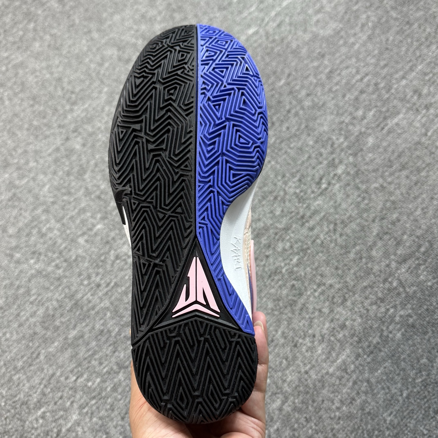 ♨️ 双十一重磅特价 市场知名版本 莫兰特 篮球鞋 米粉紫！尺码40-47齐，♨️偏小0.5-1个尺码！