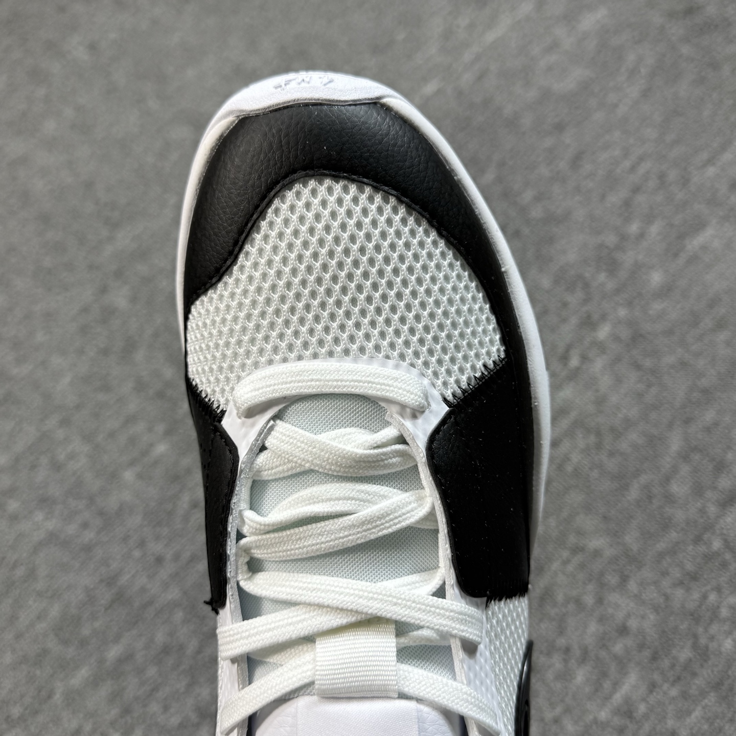 ♨️ 双十一重磅特价 市场知名版本 莫兰特 篮球鞋 黑白熊猫！尺码39-47齐，♨️偏小0.5-1个尺码