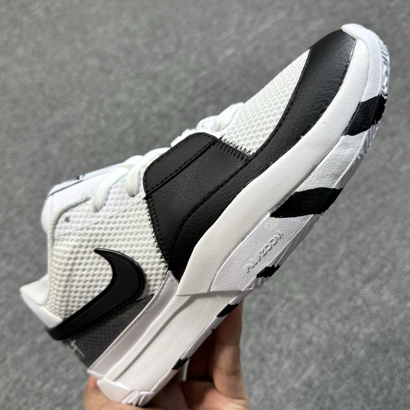 ♨️ 双十一重磅特价 市场知名版本 莫兰特 篮球鞋 黑白熊猫！尺码39-47齐，♨️偏小0.5-1个尺码