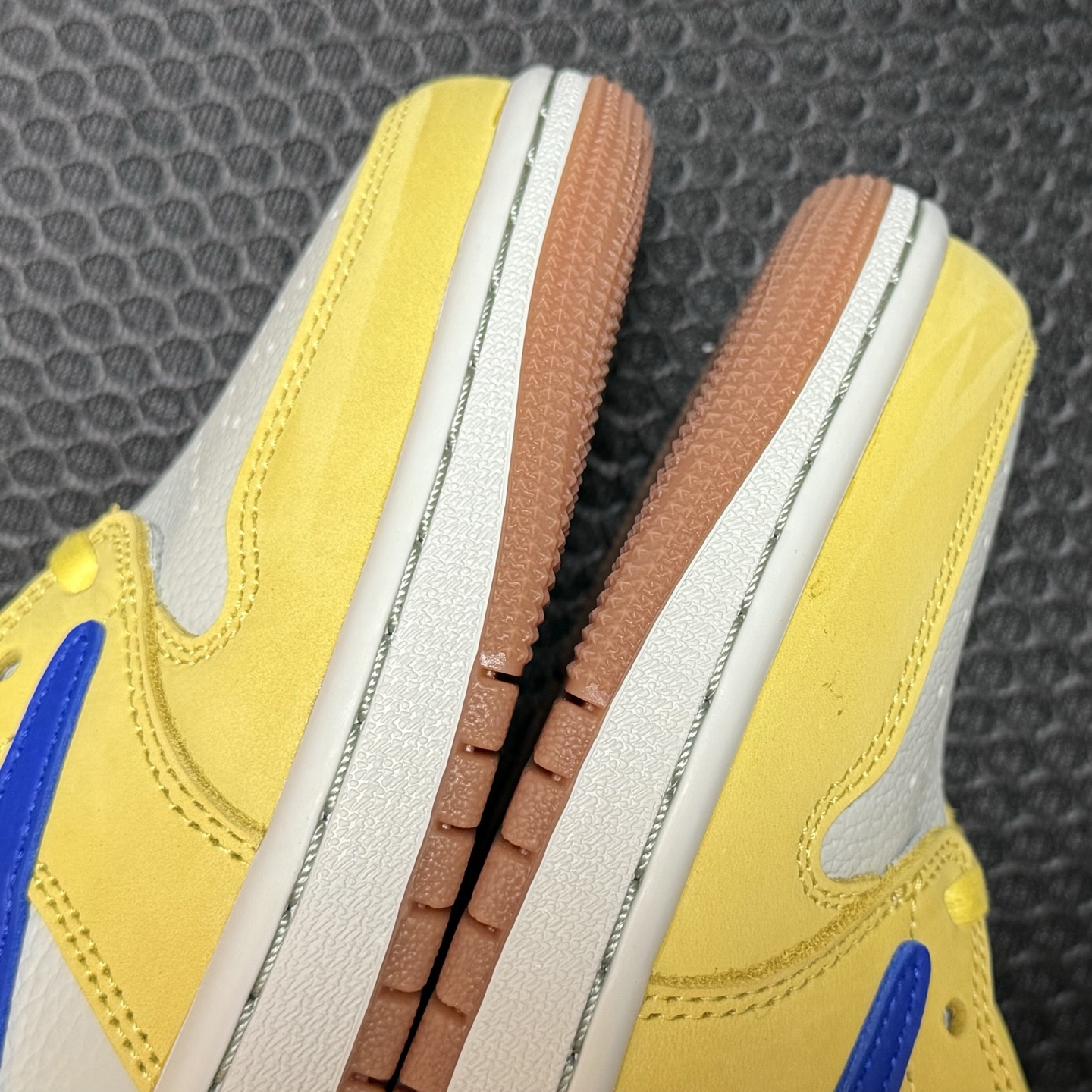 aj1倒钩低帮7.0黄蓝！尺码35.5-47.5全码出货，同品质，同价位市场无对手的存在 ，