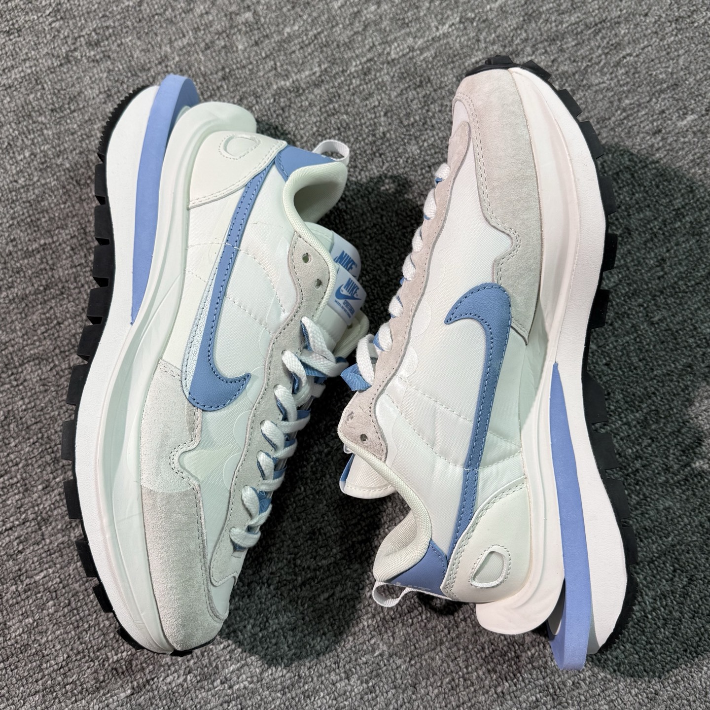 ♨️特价！神版Sacai 米白湖水蓝！货号DD1875-112！市场数一数二的顶级货，把握手速老铁，批件