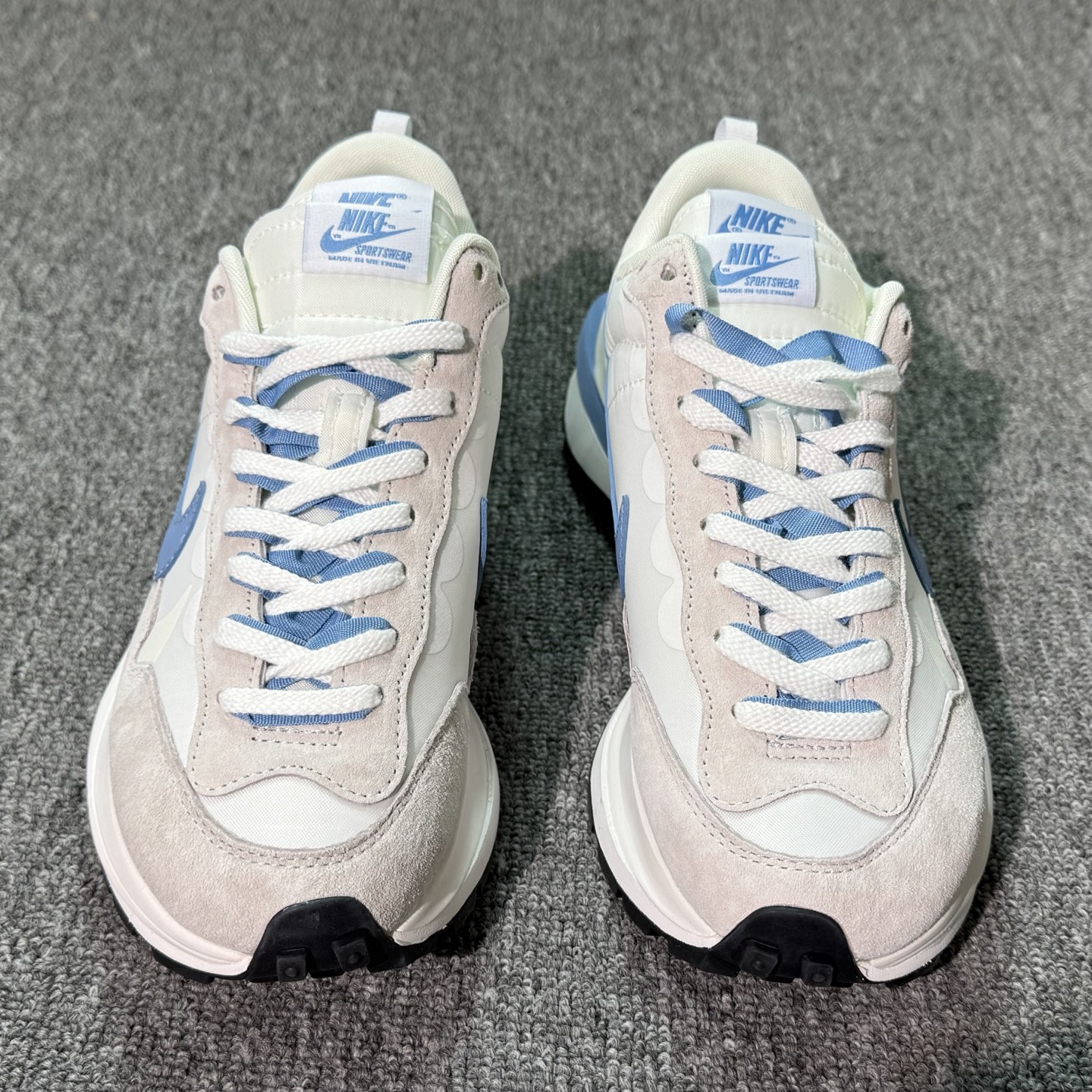 ♨️特价！神版Sacai 米白湖水蓝！货号DD1875-112！市场数一数二的顶级货，把握手速老铁，批件