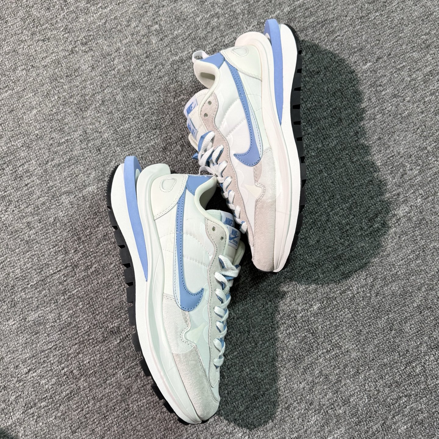 ♨️特价！神版Sacai 米白湖水蓝！货号DD1875-112！市场数一数二的顶级货，把握手速老铁，批件