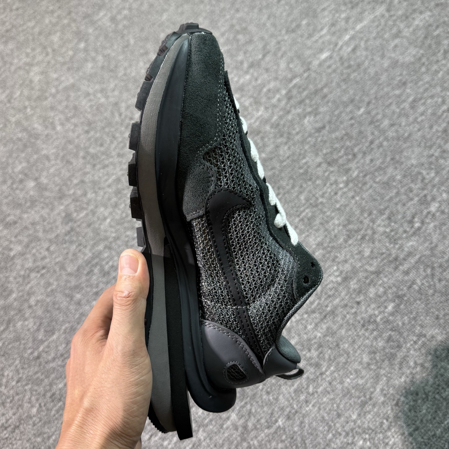 ♨️特价！神版Sacai 灰黑！货号CV1363-105！市场数一数二的顶级货，把握手速老铁，批件起客户