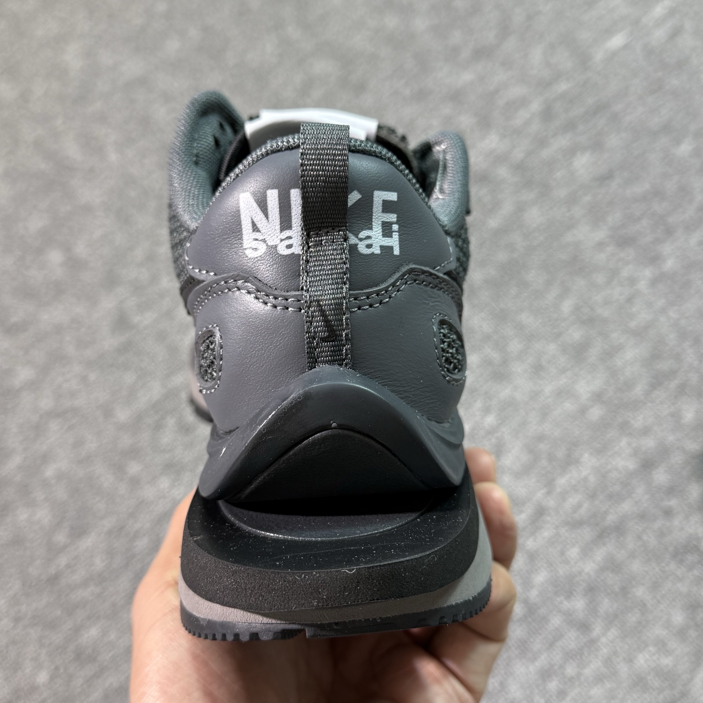 ♨️特价！神版Sacai 灰黑！货号CV1363-105！市场数一数二的顶级货，把握手速老铁，批件起客户