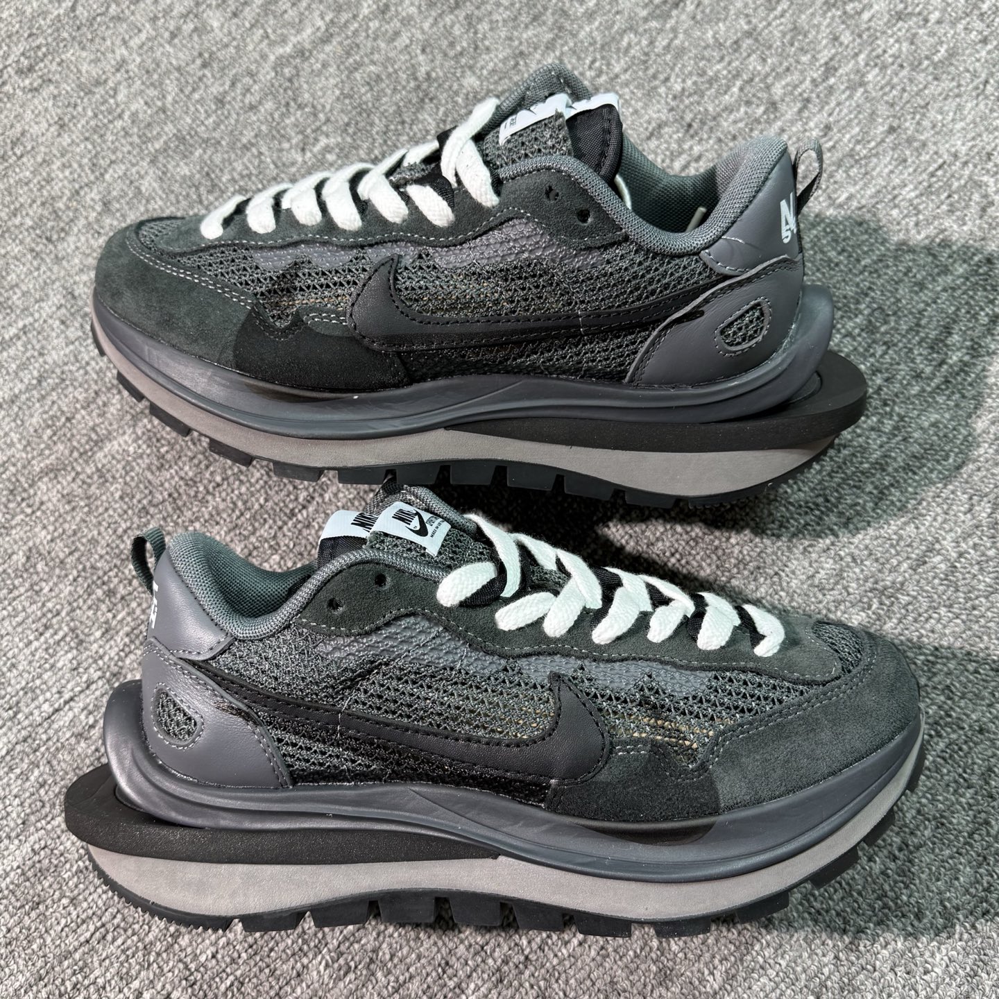 ♨️特价！神版Sacai 灰黑！货号CV1363-105！市场数一数二的顶级货，把握手速老铁，批件起客户