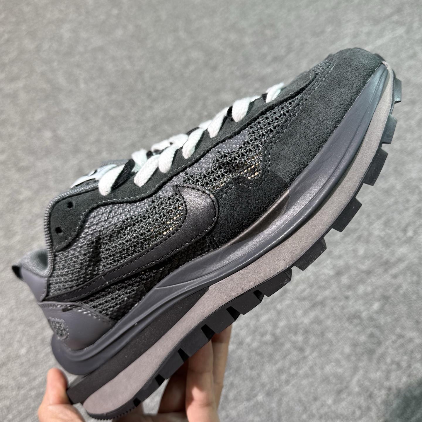 ♨️特价！神版Sacai 灰黑！货号CV1363-105！市场数一数二的顶级货，把握手速老铁，批件起客户