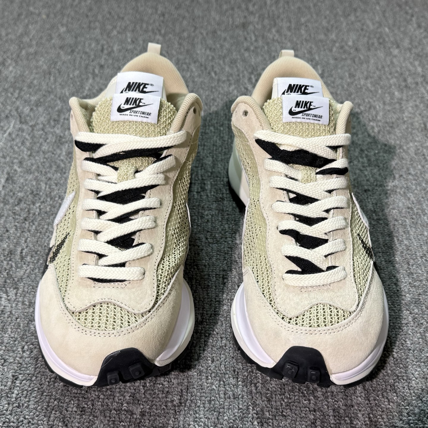 ♨️特价！神版Sacai 米黄！货号CV1363-108！市场数一数二的顶级货，把握手速老铁，批件起客户