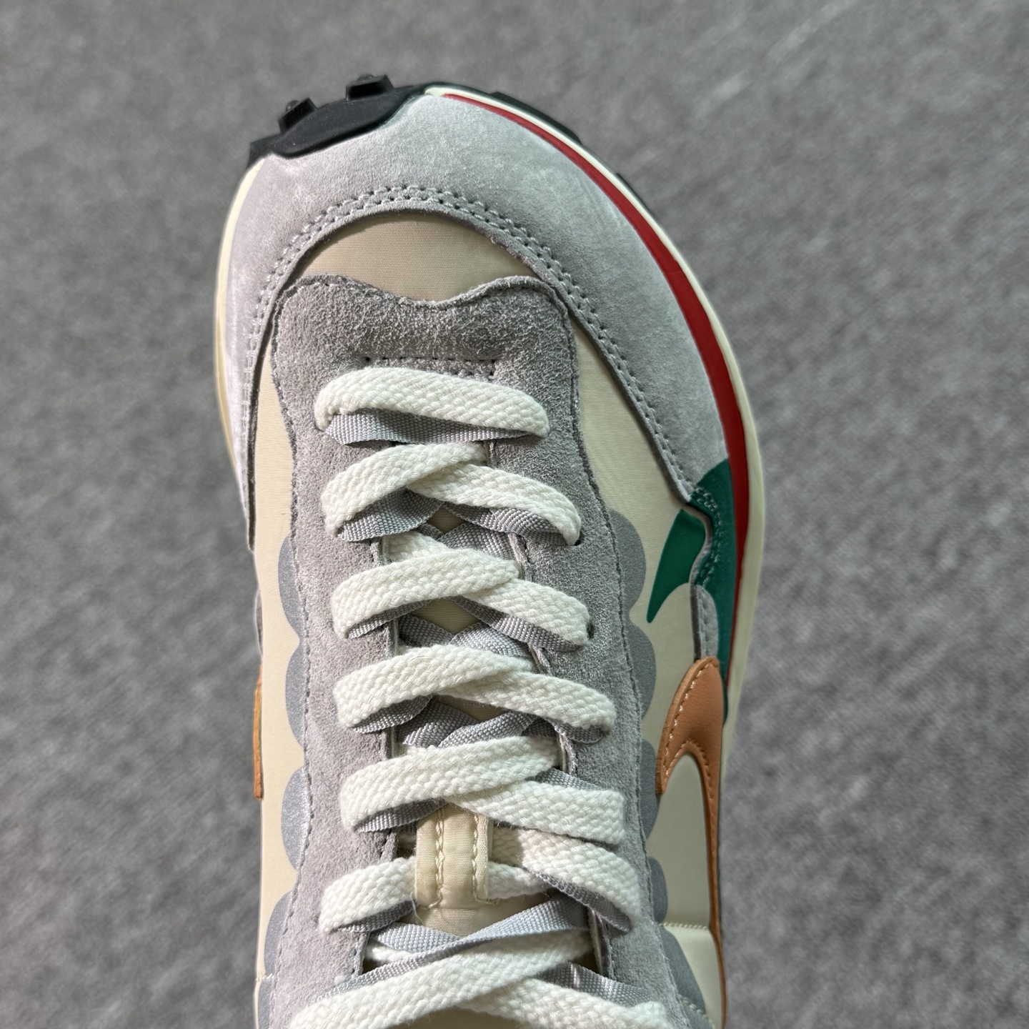 ♨️特价！神版Sacai 绿红！货号DD1875-107！市场数一数二的顶级货，把握手速老铁，批件起客户