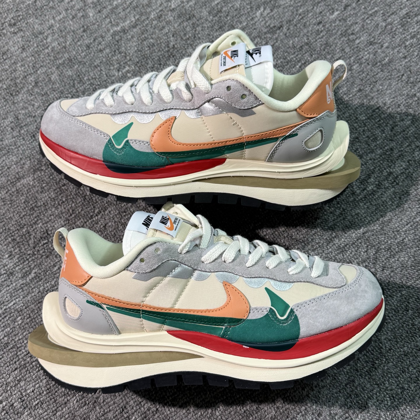 ♨️特价！神版Sacai 绿红！货号DD1875-107！市场数一数二的顶级货，把握手速老铁，批件起客户