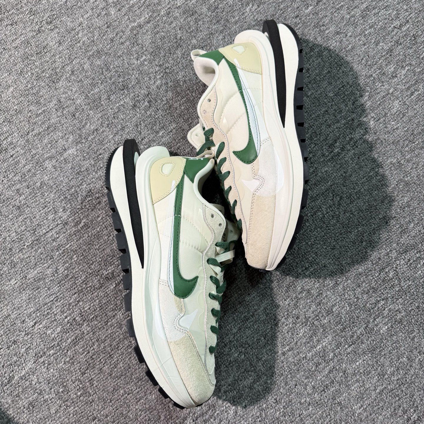 ♨️特价！神版Sacai 米白绿！货号DD1875-102！市场数一数二的顶级货，把握手速老铁，批件起客
