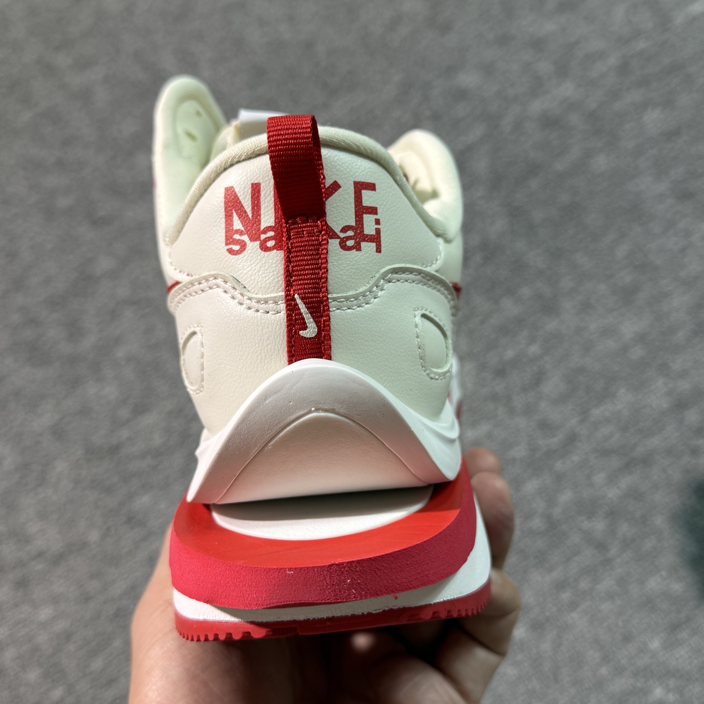 ♨️特价！神版Sacai 白红！货号DD1875-110！市场数一数二的顶级货，把握手速老铁，批件起客户