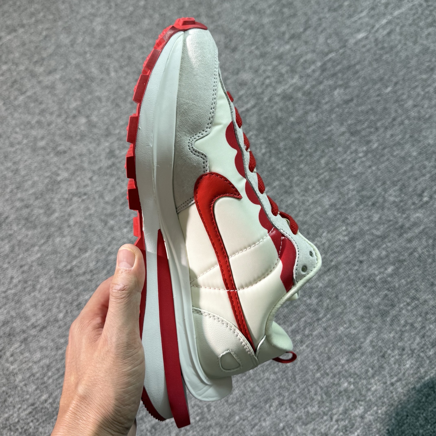 ♨️特价！神版Sacai 白红！货号DD1875-110！市场数一数二的顶级货，把握手速老铁，批件起客户