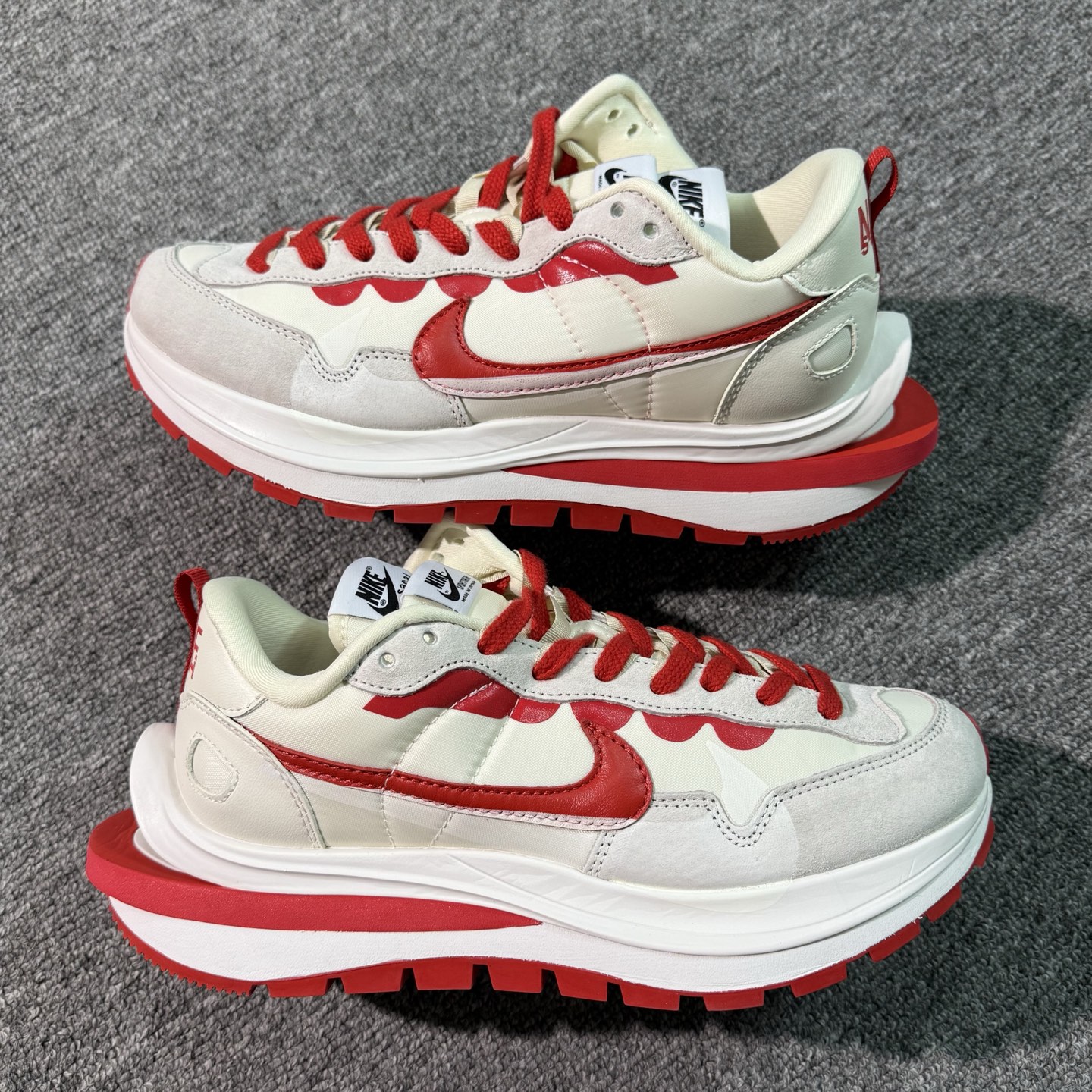 ♨️特价！神版Sacai 白红！货号DD1875-110！市场数一数二的顶级货，把握手速老铁，批件起客户