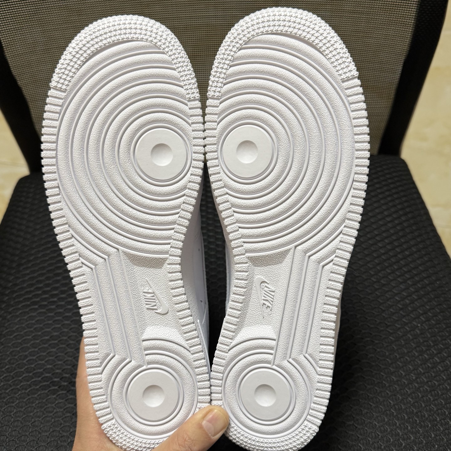 ♨️ 空军纯白低帮 ♨️头层版！尺码36-46全码齐 承诺不是头层皮鞋子白送！市场难得有头层货特价的，喜